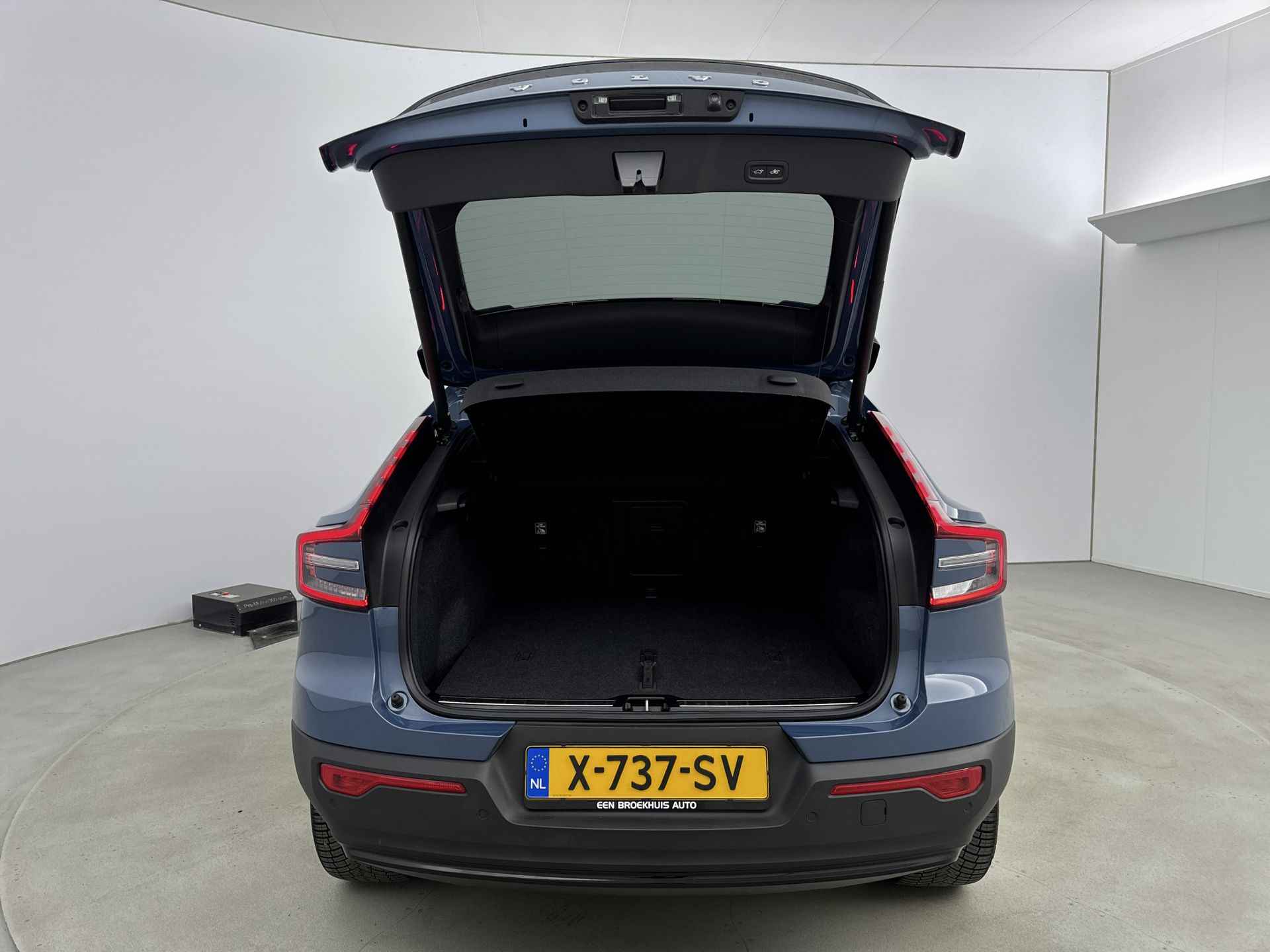 Volvo C40 Ultimate Extended 82 kWh | Pixel LED | 20‘‘ | Nubuck stoelen | Getint glas - 23/55