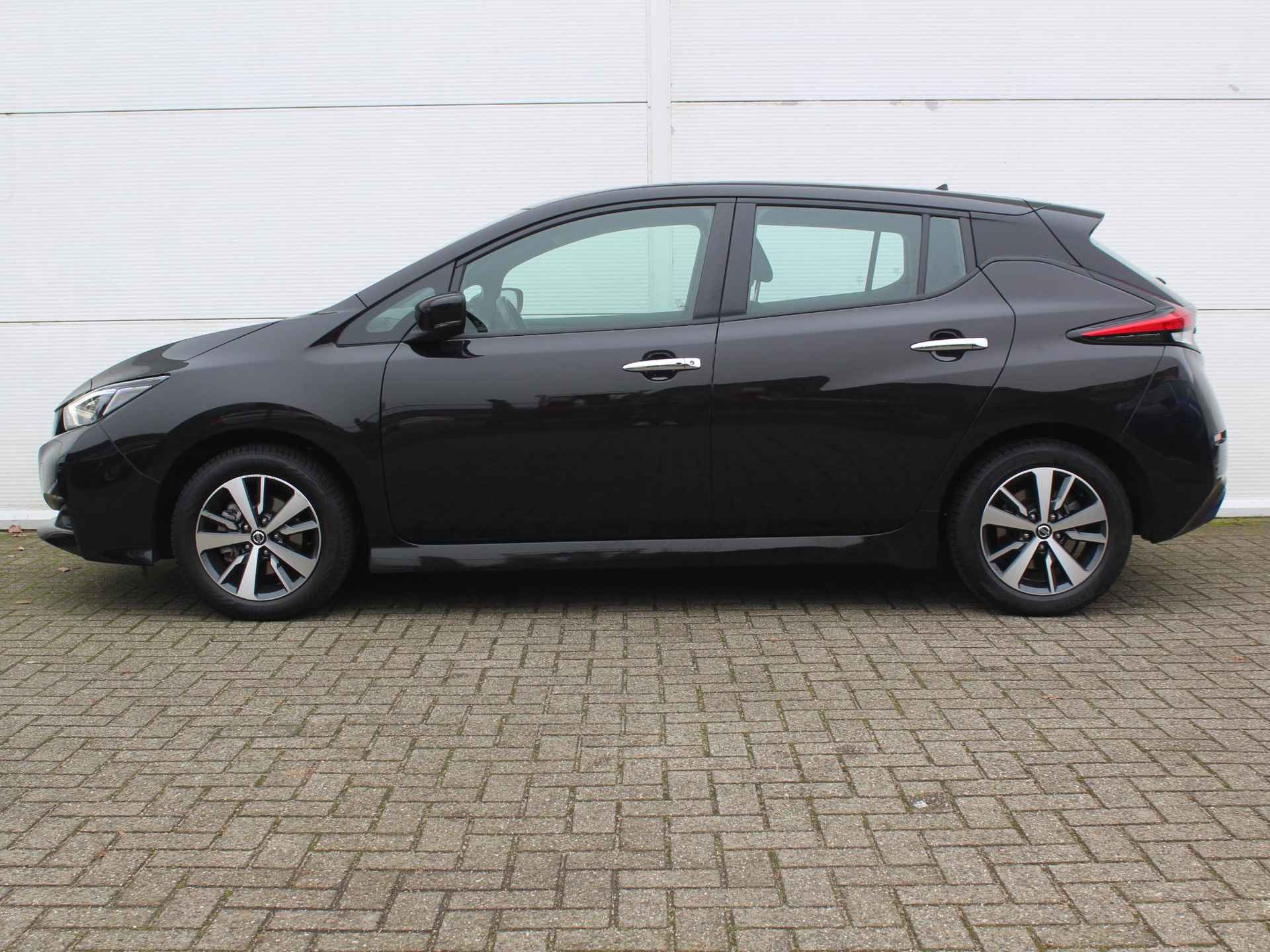 Nissan LEAF Acenta 40 kWh / Trekhaak Afneembaar / Navigatie + Apple Carplay/Android Auto / Climate Control / Cruise Control Adaptief / Keyless Entry & Start / - 9/41