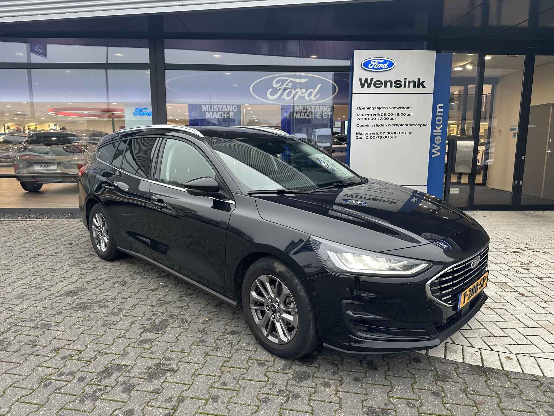 Ford Focus Wagon 1.0 EcoBoost Hybrid Titanium | Parkeercamera | Winterpack | Draadloos CarPlay | Climate Control | - 4/28