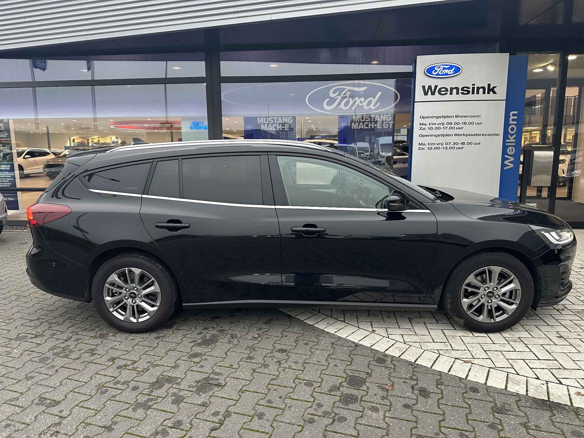 Ford Focus Wagon 1.0 EcoBoost Hybrid Titanium | Parkeercamera | Winterpack | Draadloos CarPlay | Climate Control | - 5/28