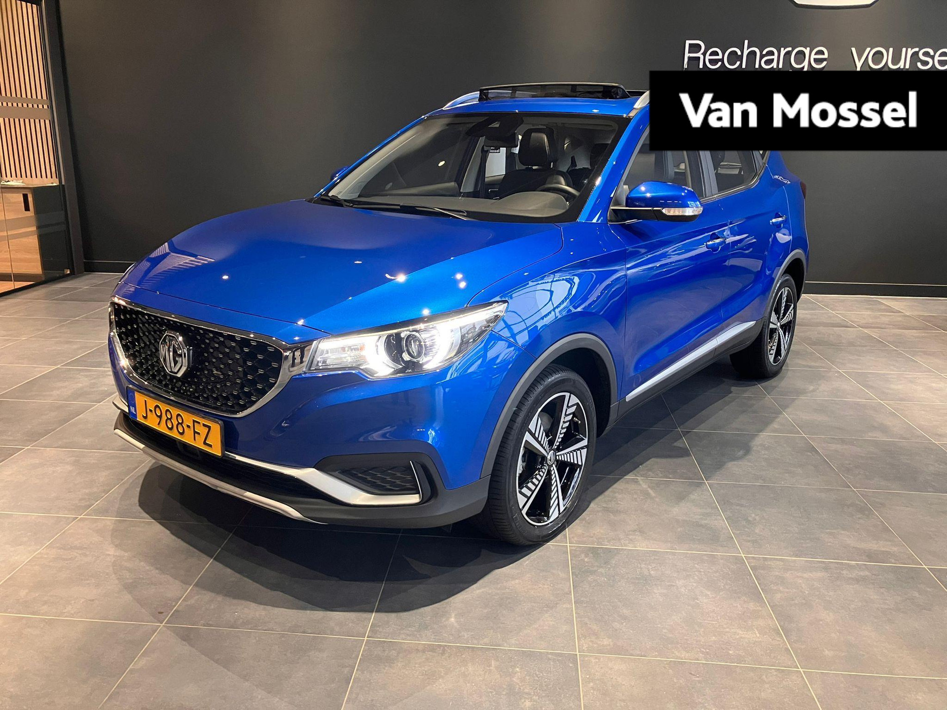 MG ZS EV Luxury 45 kWh | Panoramadak | Camera | Lederen Bekleding | Navigatie | bij viaBOVAG.nl