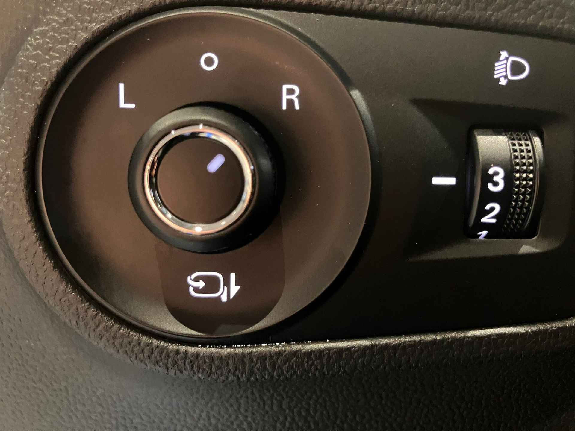 MG ZS EV Luxury 45 kWh | Panoramadak | Camera | Lederen Bekleding | Navigatie | - 17/26