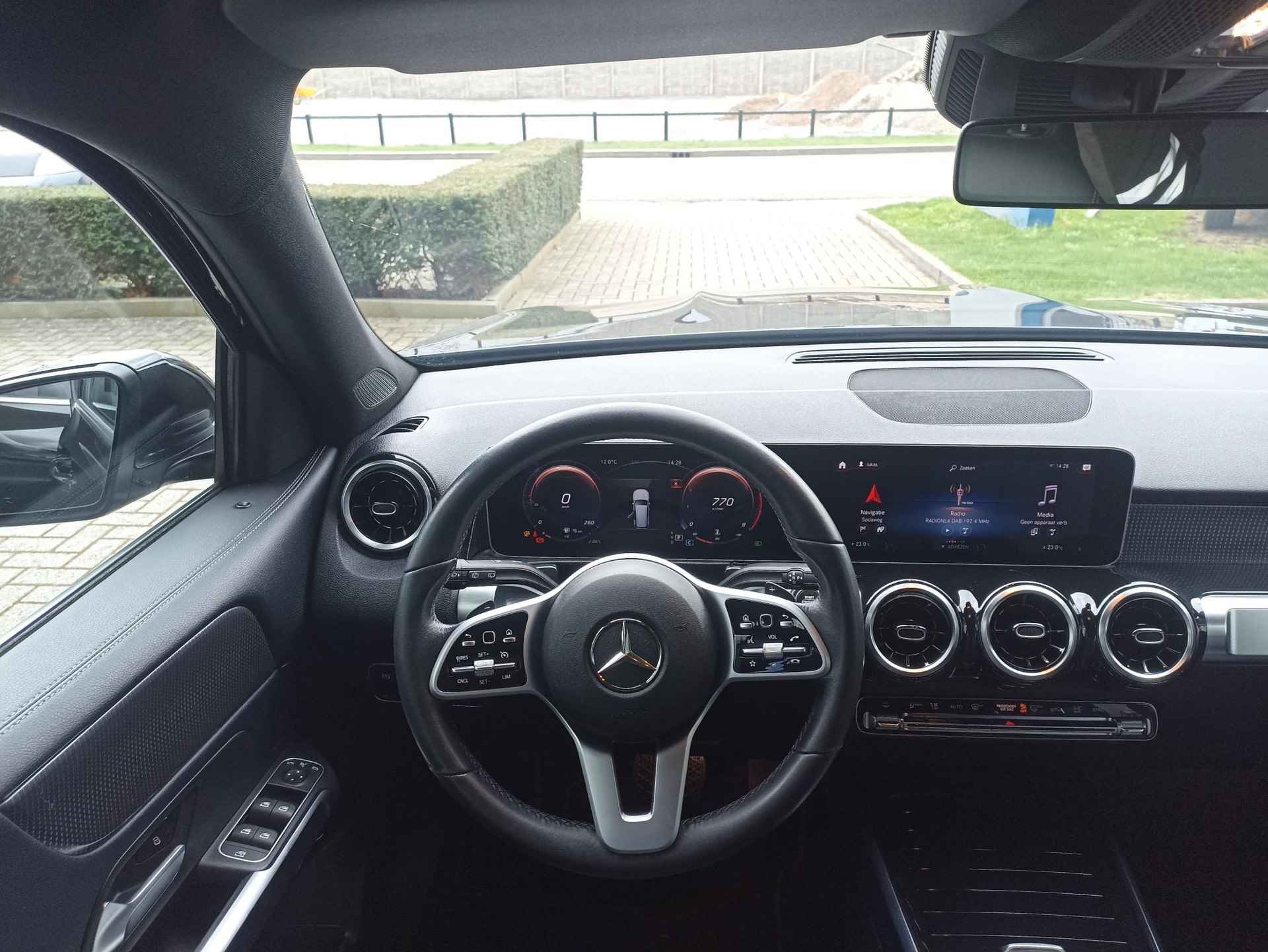 Mercedes-Benz GLB 200 Advantage 18" LM Velgen | Navigatie + BAB | | PDC V+A en Camera | Half  Lederen bekleding | - 11/27