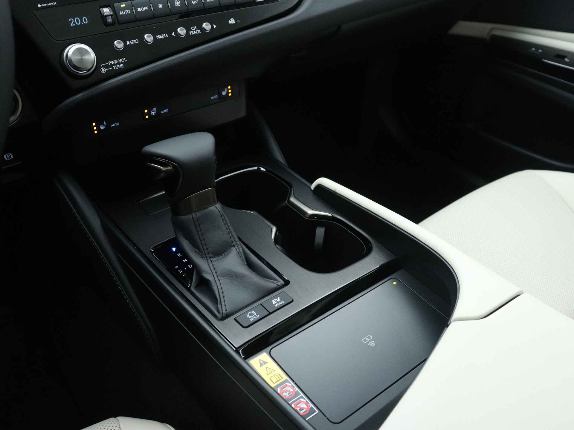Lexus ES 300h Business Line | Achteruitrijcamera | Climate Control | Parkeersensoren | PhoneConnect | - 13/47