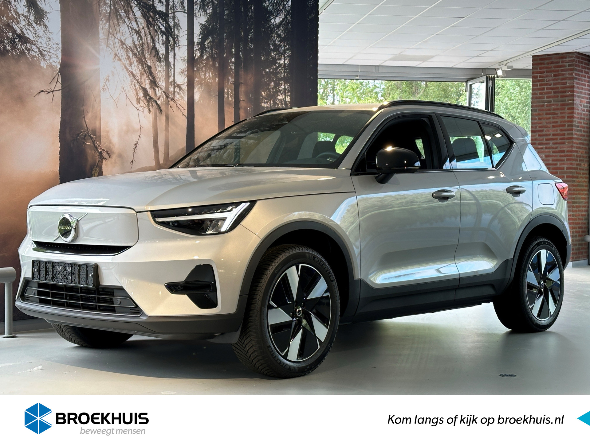 Volvo XC40 Single Motor Extended Range Plus | Camera | Keyless Drive | Stoel en Stuurwielverwarming | Warmtepomp | 19 Inch | All Season Ban