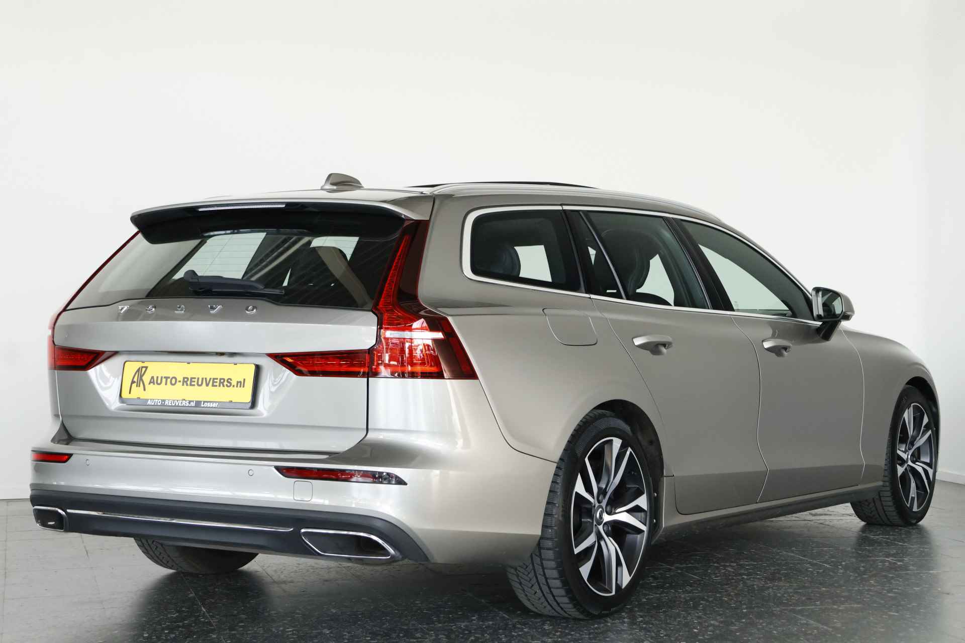 Volvo V60 2.0 T6 AWD Inscription Polestar 326 pK / Opendak / HUD / Pilot assist / HarmanKardon - 2/32