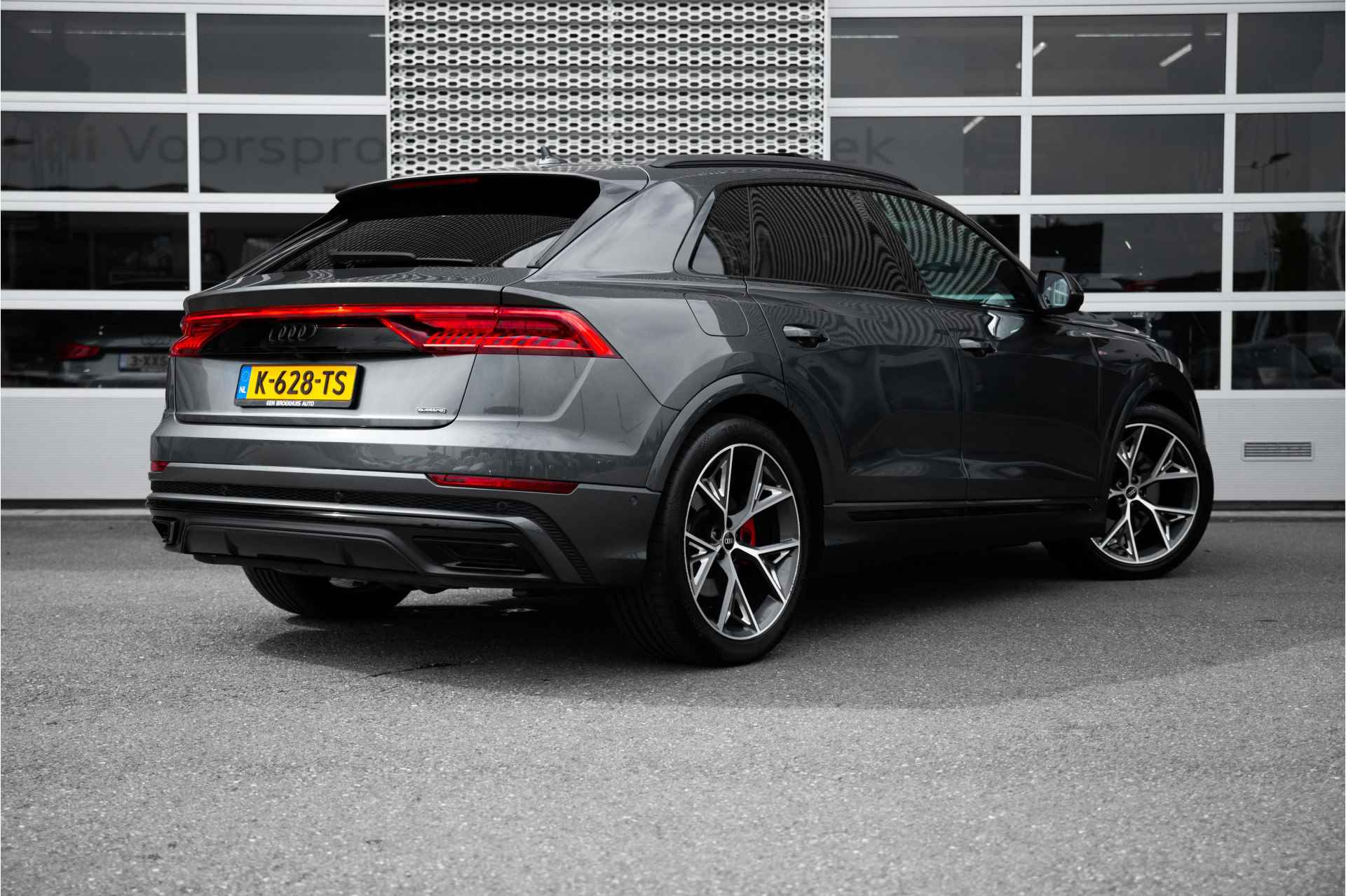 Audi Q8 60 TFSI e 462pk quattro Competition | Panoramadak | Tour | City | Supersportstoelen | Keyless | Trekhaak - 3/70