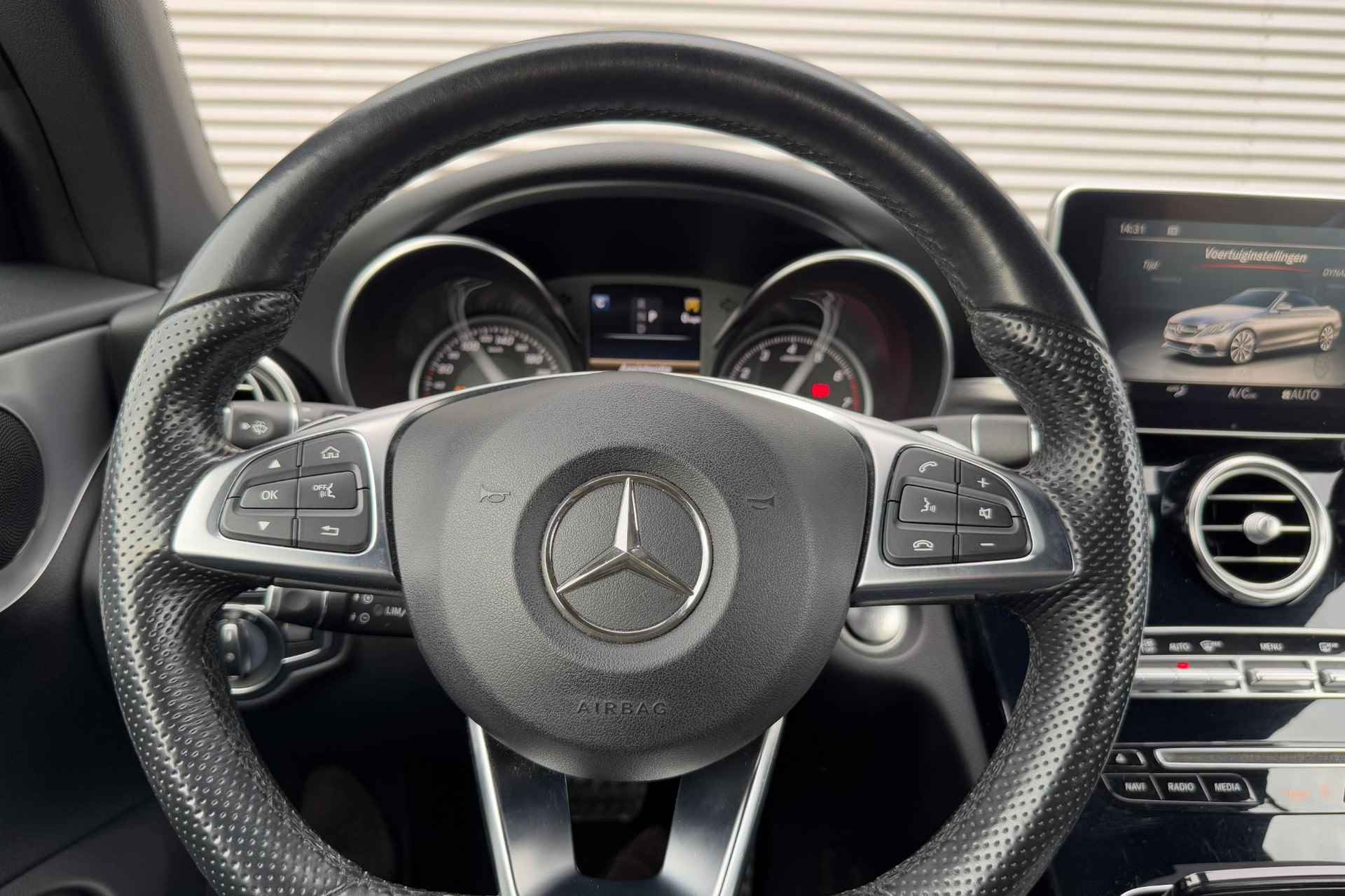 Mercedes-Benz C-klasse C 250 Cabriolet Automaat AMG Line | Prestige Pakket | Comand Online | Sfeerverlichting | Stoelverwarming | Airscarf | Parktronic | LED | Spiegelpakket - 25/48