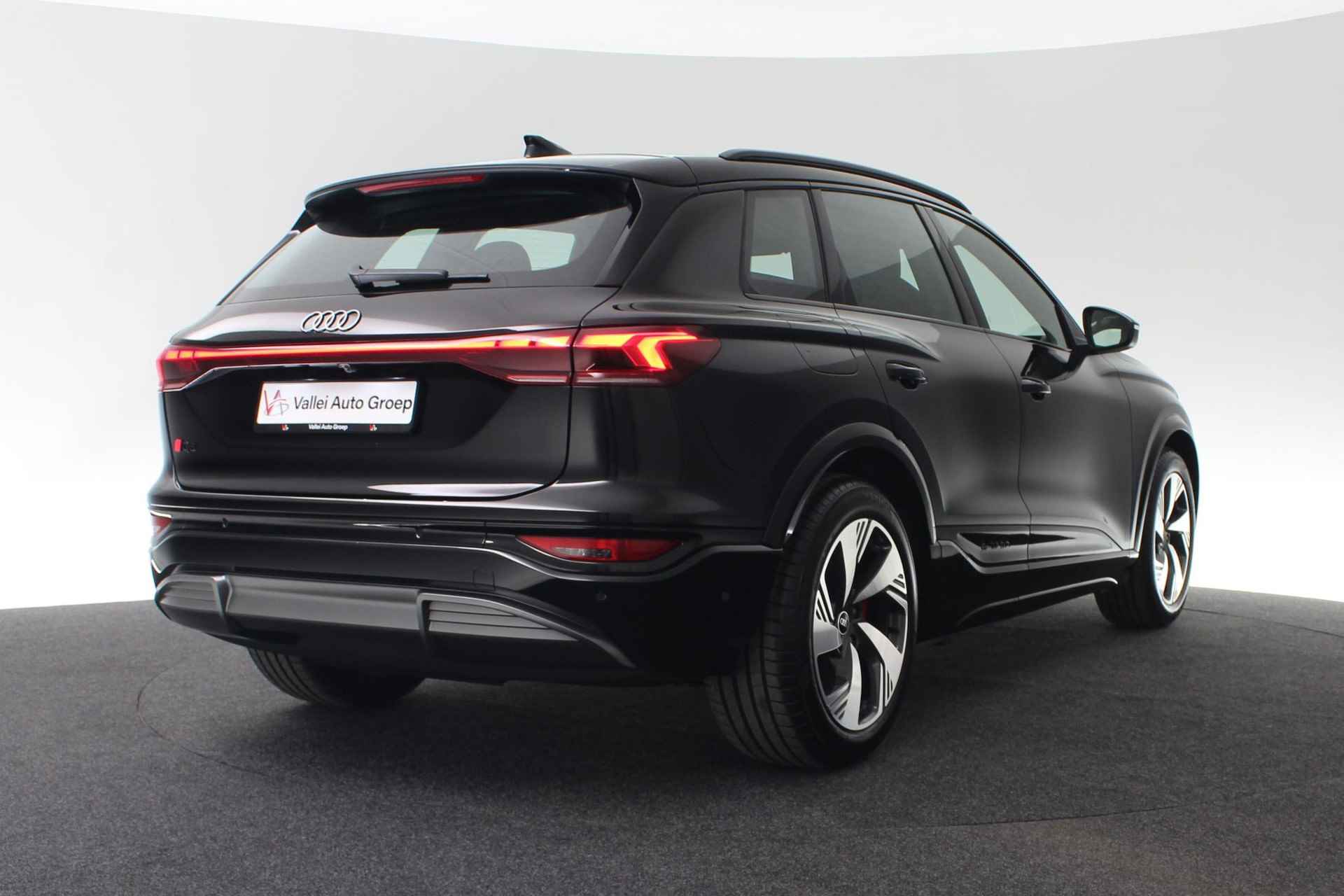 Audi Q6 e-tron 55 First Edition 388pk Quattro | Assistentiepakket Parking | S-line exterieur | Veiligheidspakket plus | - 4/56