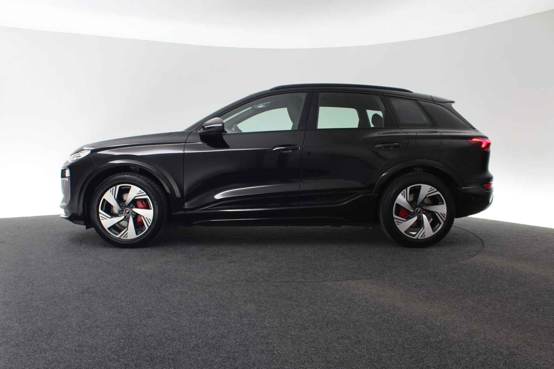 Audi Q6 e-tron 55 First Edition 388pk Quattro | Assistentiepakket Parking | S-line exterieur | Veiligheidspakket plus | - 26/56