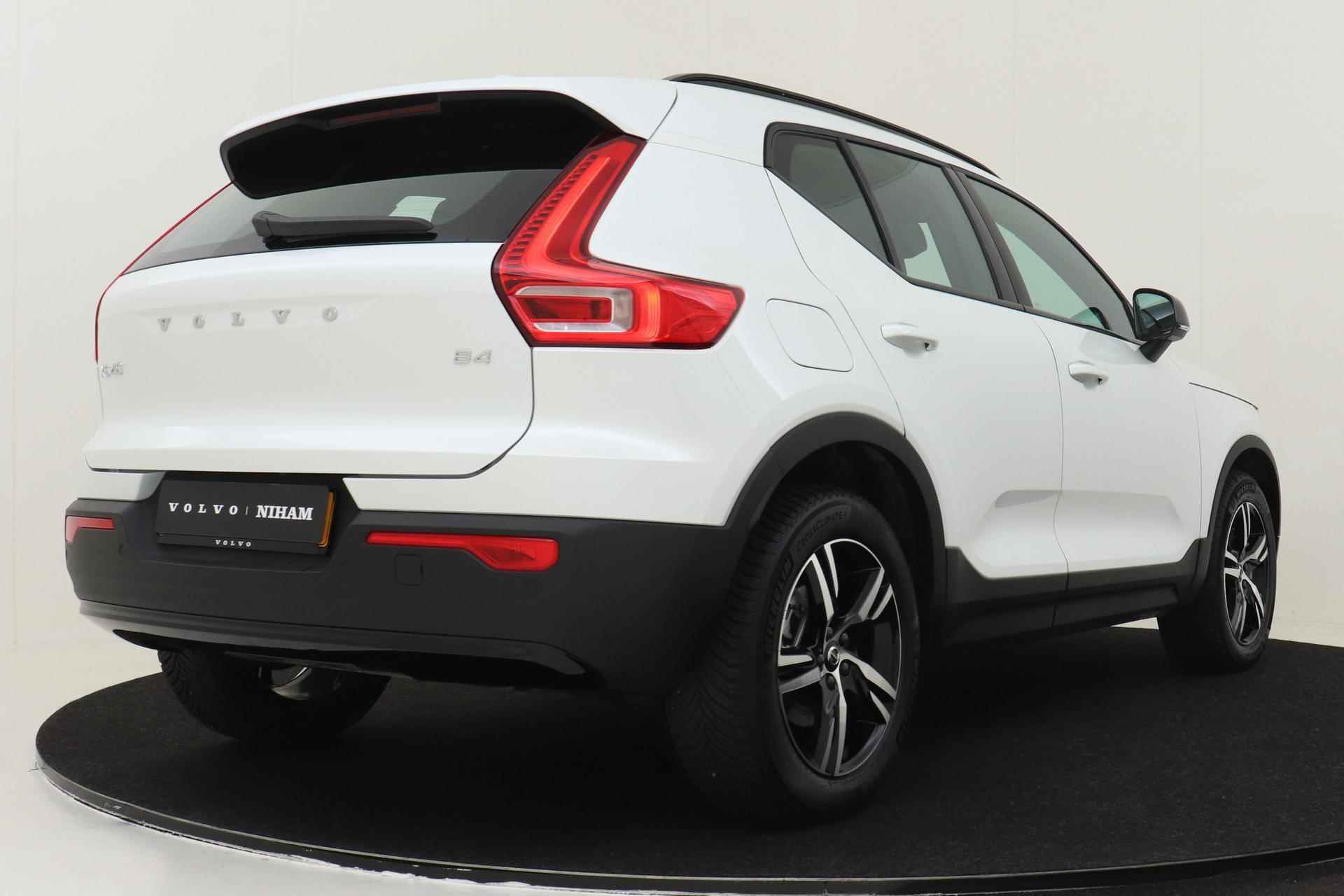 Volvo XC40 B4 (M-HYBRID) PLUS DARK -CAMERA|ADAP.CRUISE|VERW.VOORRUIT|TREKHAAK - 5/55