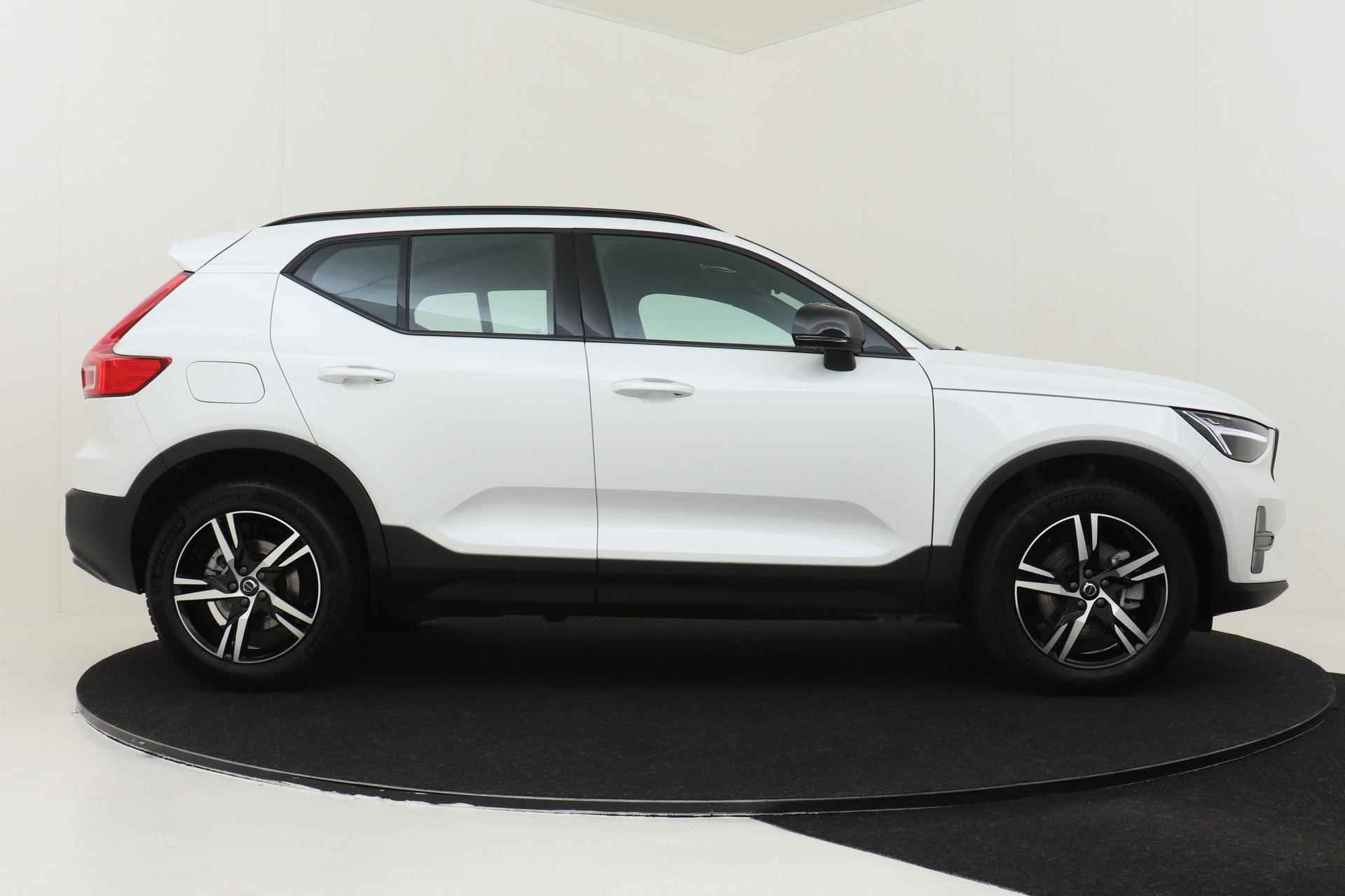 Volvo XC40 B4 (M-HYBRID) PLUS DARK -CAMERA|ADAP.CRUISE|VERW.VOORRUIT|TREKHAAK - 24/55