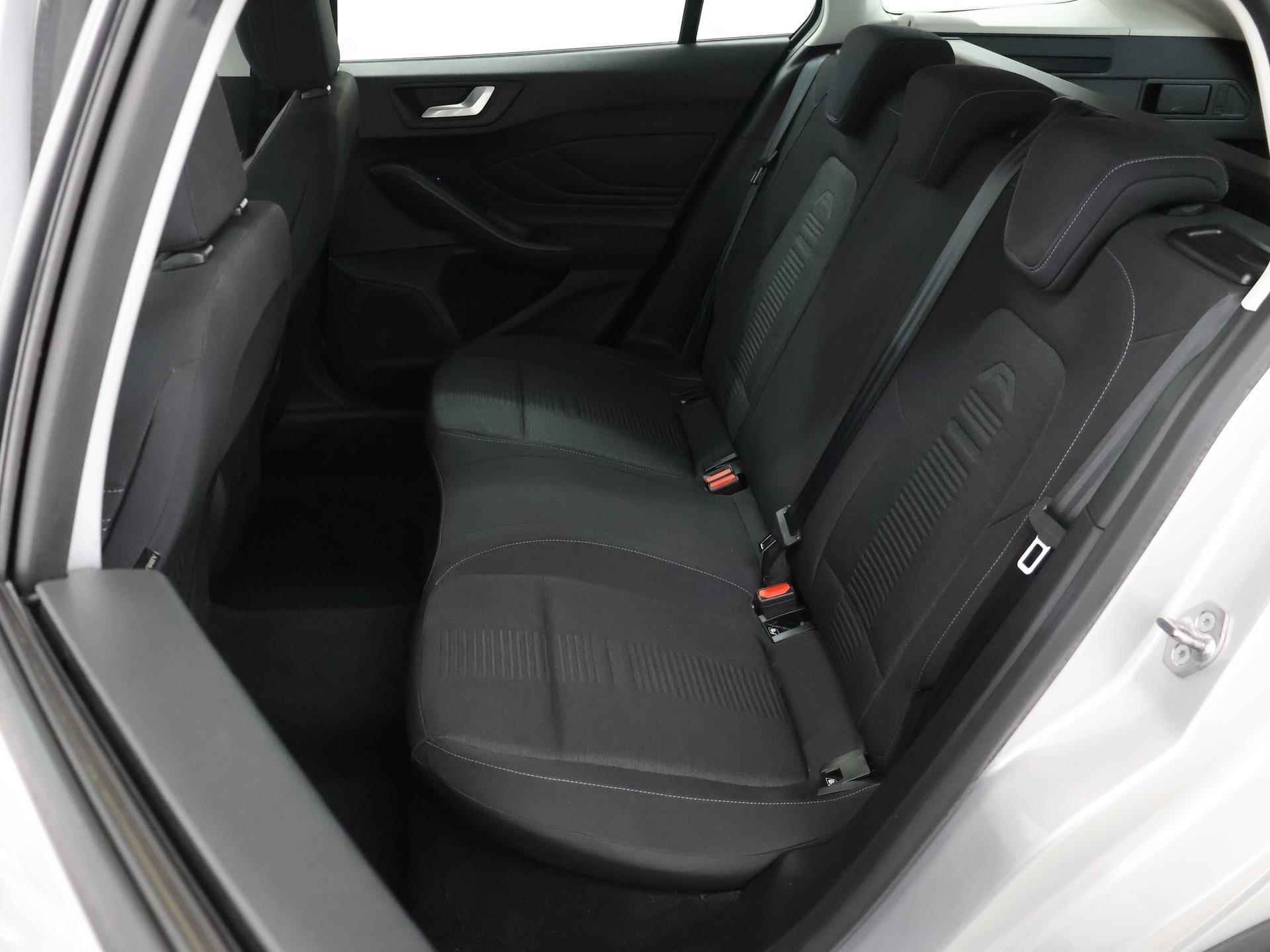 Ford Focus Wagon 1.0 EcoBoost Active Business | Navigatie | Winterpack | Parkeersensoren | Cruise Control | - 12/40