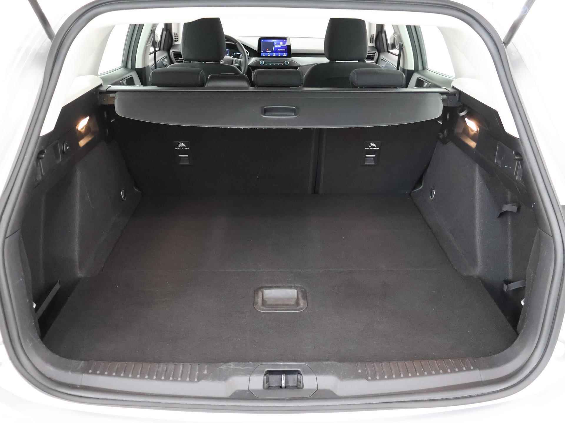 Ford Focus Wagon 1.0 EcoBoost Active Business | Navigatie | Winterpack | Parkeersensoren | Cruise Control | - 37/40