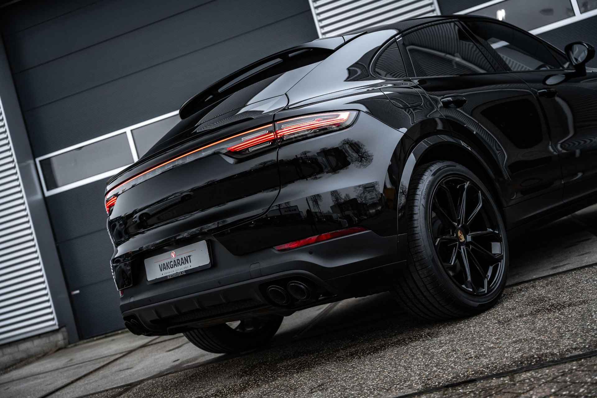 Porsche Cayenne Coupé 3.0 E-Hybrid |Panorama dak |Soft close |Trekhaak |Lucht vering PASM |Sport-uitlaatsysteem |BOSE| - 43/45