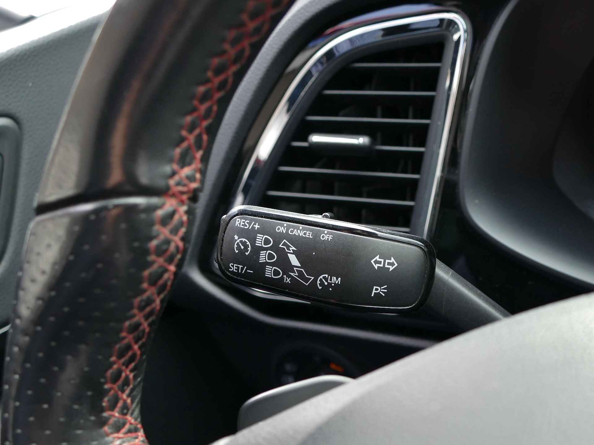 SEAT Ateca 1.4 EcoTSI FR Business Intense | LED koplampen | rondomzicht camera | Apple CarPlay / Android auto - 24/55