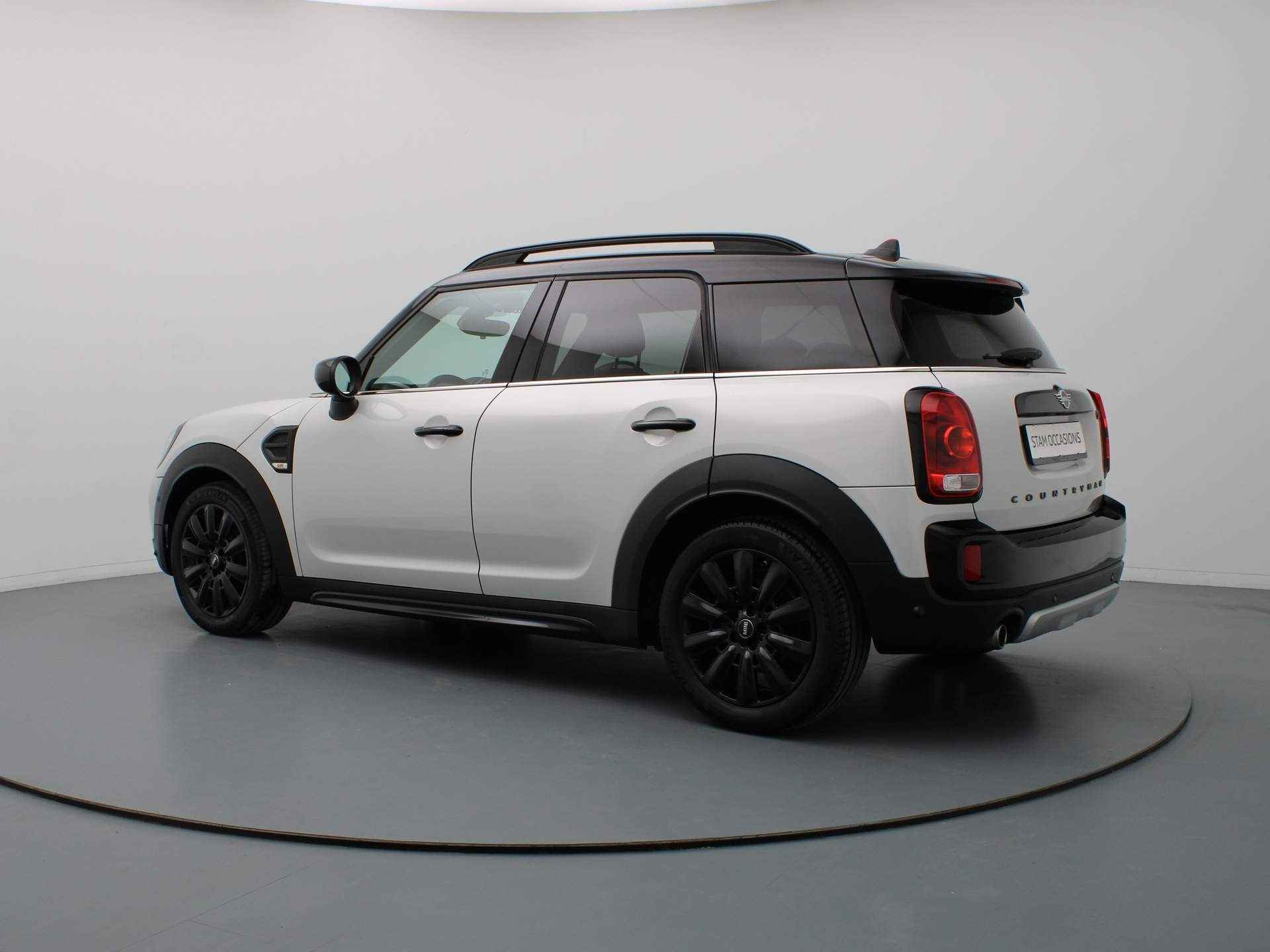 MINI Countryman 136pk Cooper White Silver Edition AUTOMAAT Climate | Harman Kardon | Head-Up | Leder | Panoramadak - 2/39