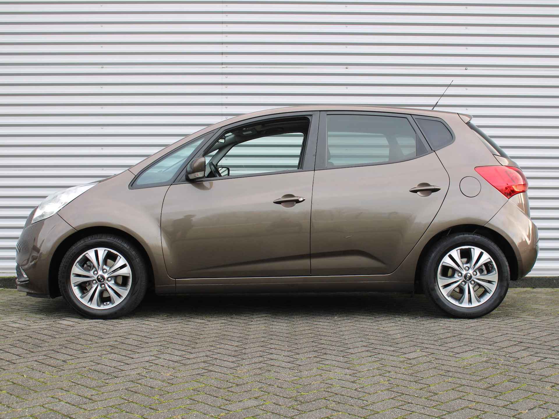 Kia Venga 1.4 CVVT Edition | Airco | 16" LM | Navi | PDC achter | Panoramadak | Camera | - 8/31