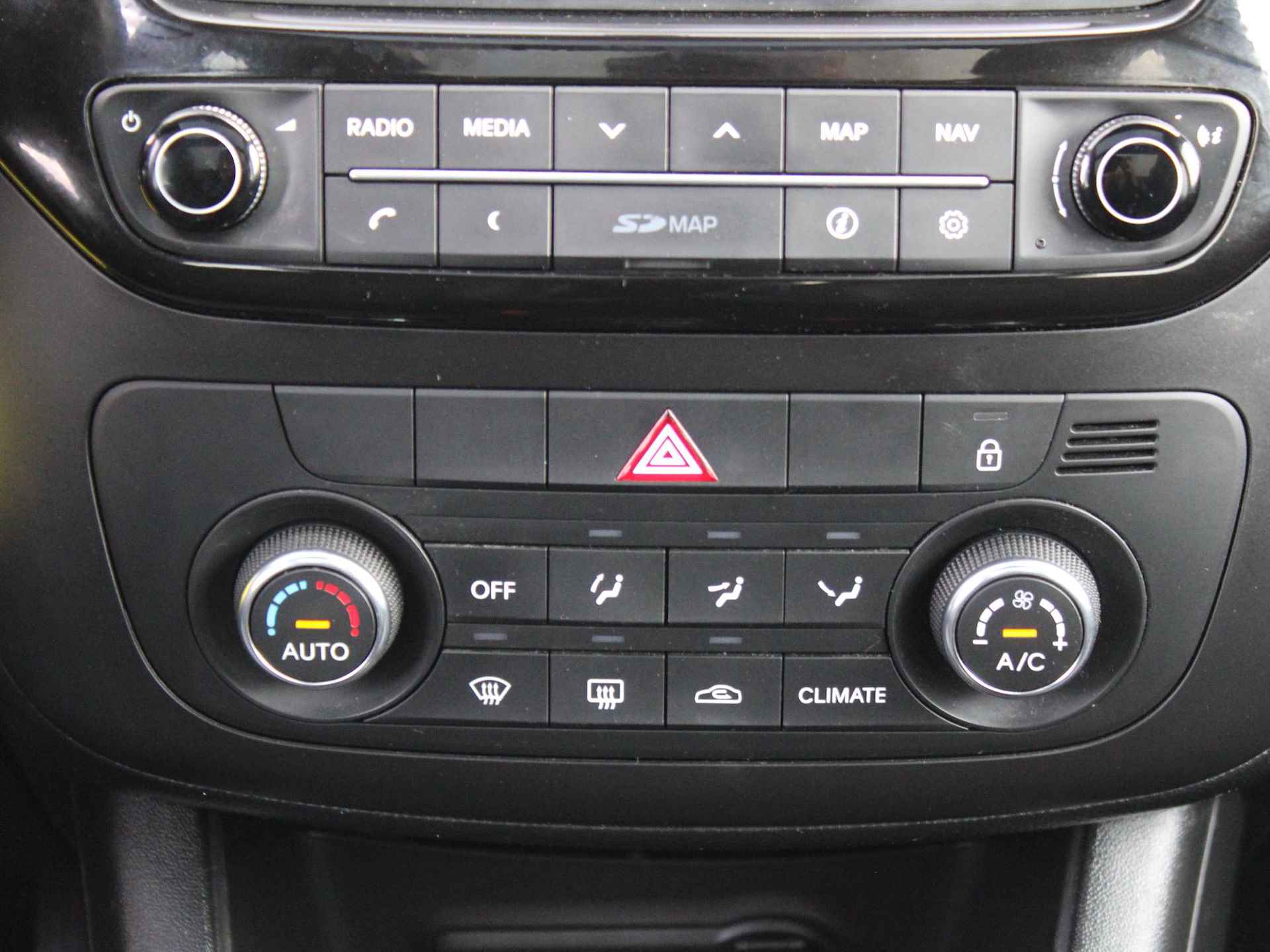 Kia Venga 1.4 CVVT Edition | Airco | 16" LM | Navi | PDC achter | Panoramadak | Camera | - 20/31