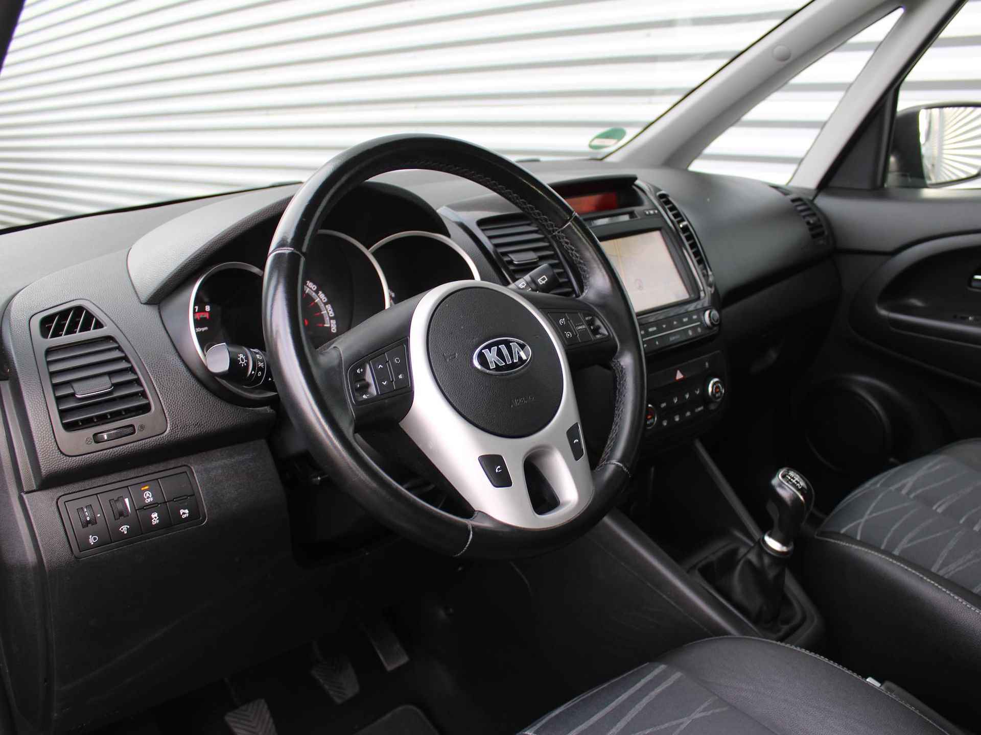 Kia Venga 1.4 CVVT Edition | Airco | 16" LM | Navi | PDC achter | Panoramadak | Camera | - 24/31