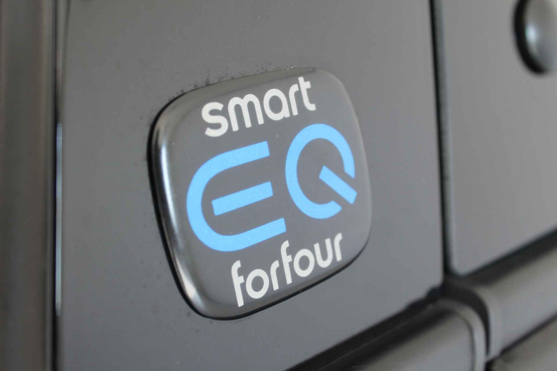 SMART Forfour EQ 82pk Essential LMV ECC STOELV - 4/25