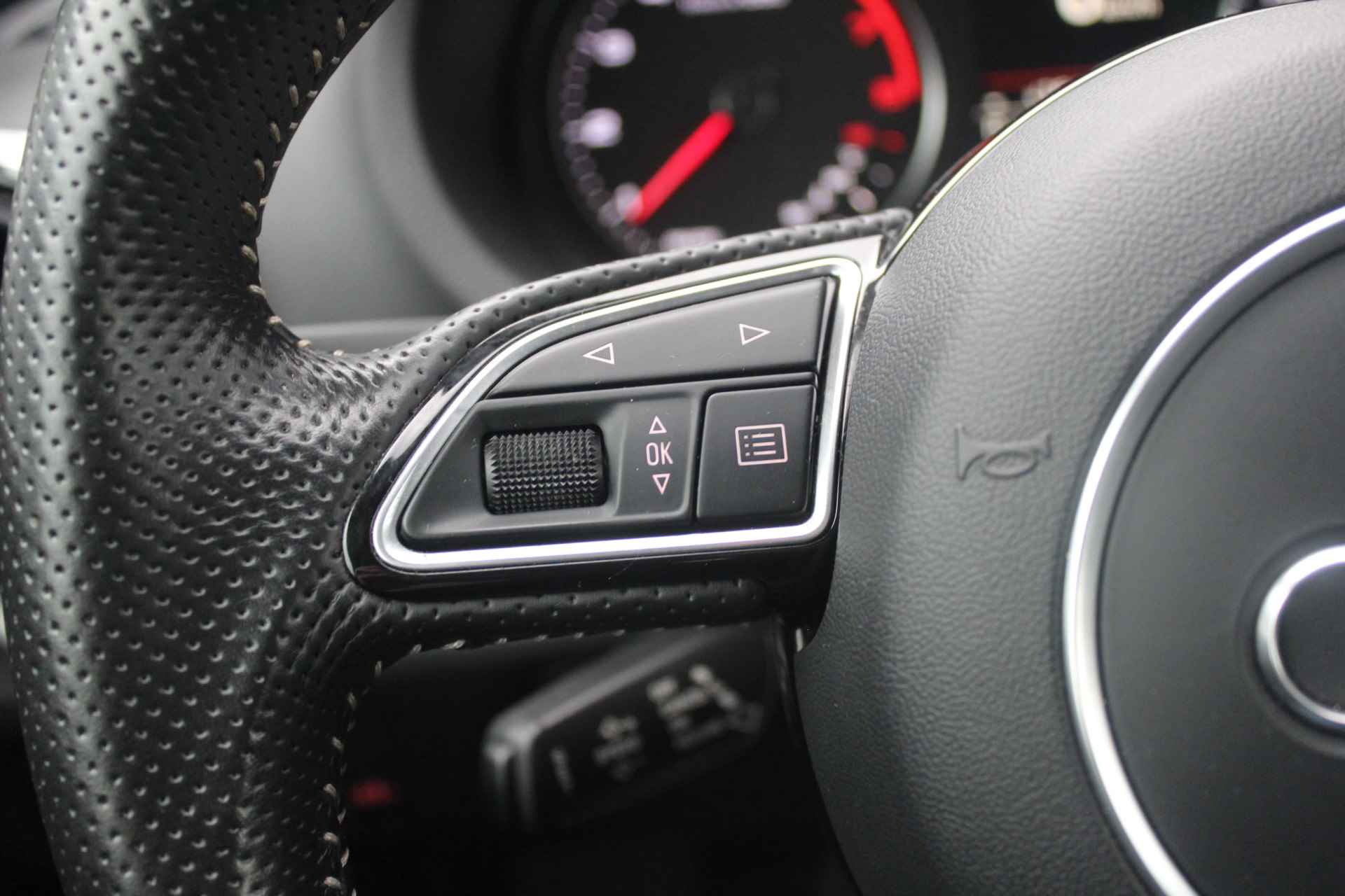 Audi A3 1.4 TFSI CoD Sport 150 PK AUT | Incl 1 jaar garantie | Daytona Gray Pearl | Navi | Cruise | Bi-Xenon | Zwarte hemel | 2x S-Line | Bluetooth | Half leder sportstoelen | 17" LMV | Parkeersensoren achter | Getinte ramen | Sportieve uitvoering | - 32/51