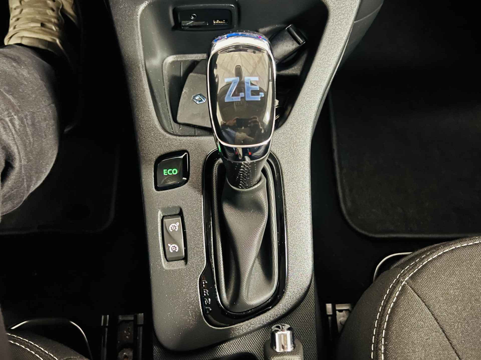 Renault ZOE R90 Intens 41 kWh (ex Accu) automaat airco camera navi cruise controle parkeersensoren , auto komt in aanmerking voor de 2000,- subsidie - 10/17