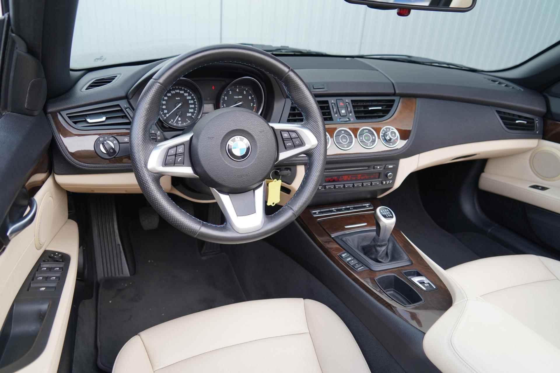 BMW Z4 Roadster SDrive23i / 6 Cilinder / Leder / Climate / Stoelverw. / Elek. Kap / PDC V+A - 9/33