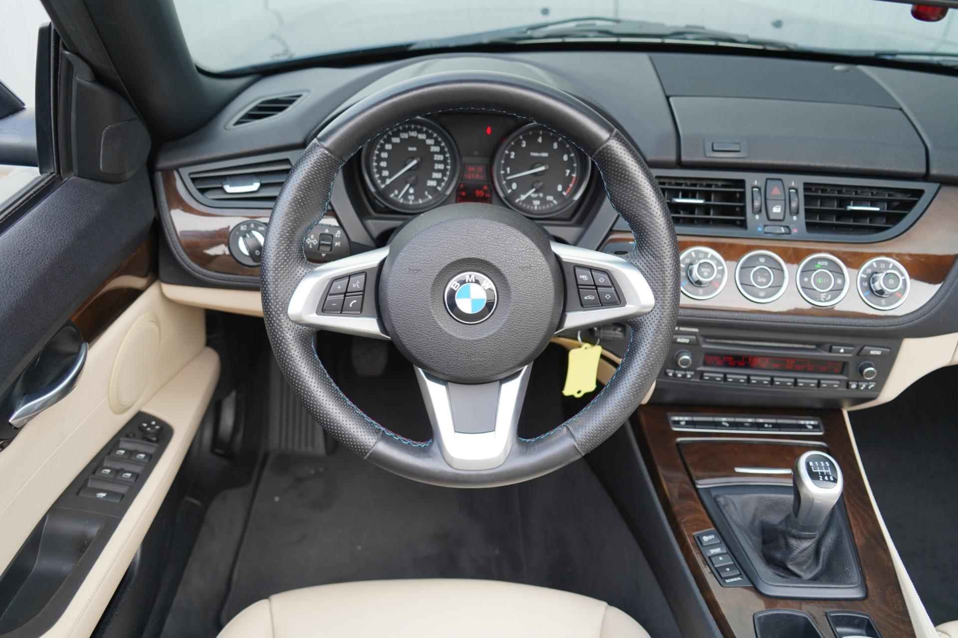 BMW Z4 Roadster SDrive23i / 6 Cilinder / Leder / Climate / Stoelverw. / Elek. Kap / PDC V+A - 10/33