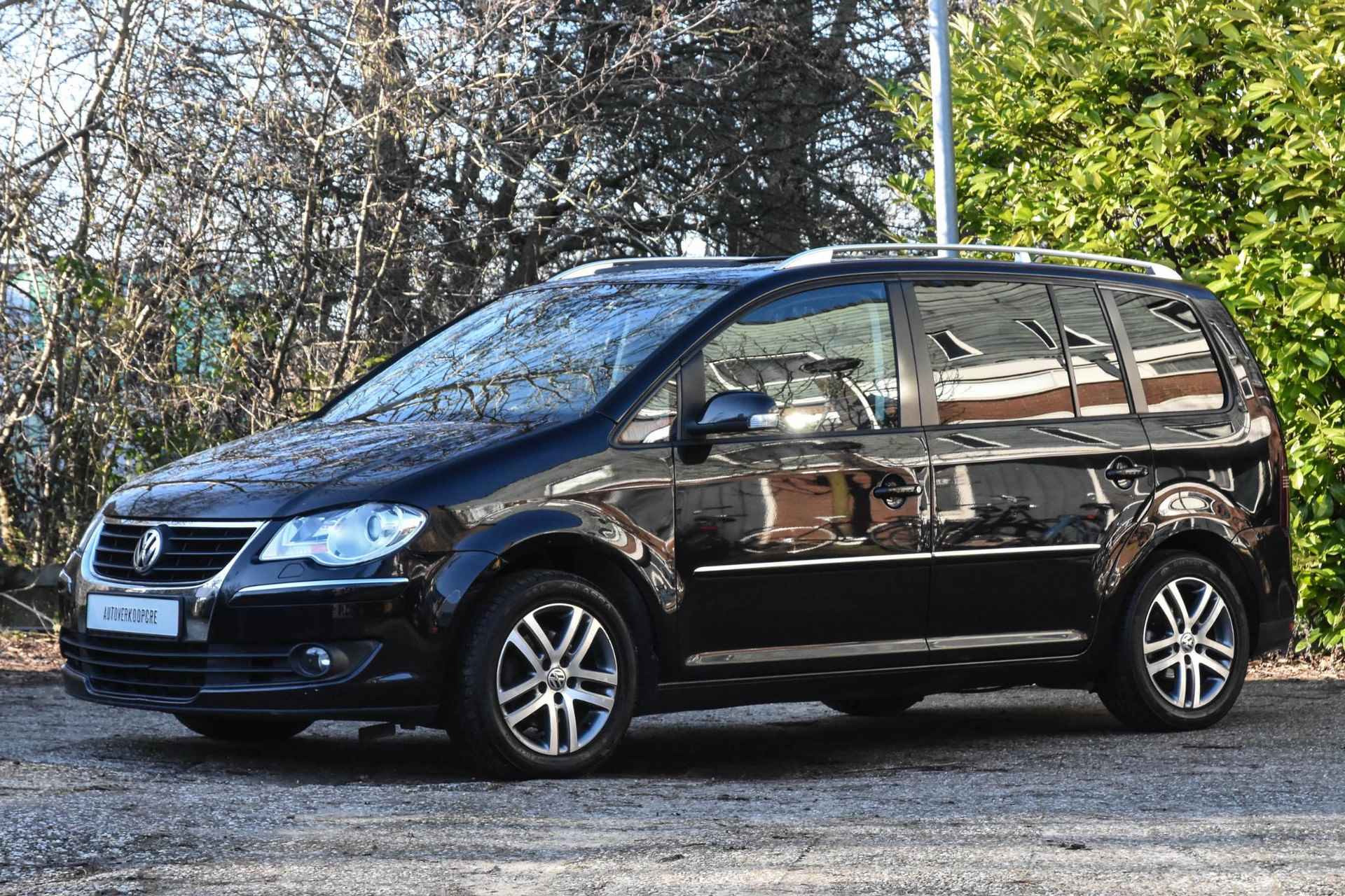 Volkswagen Touran 1.4 TSI Highline automaat / zwart leer / stoelverwarming / schuifdak / cruise control / privacy glass / airconditioning / dakrails - 40/44