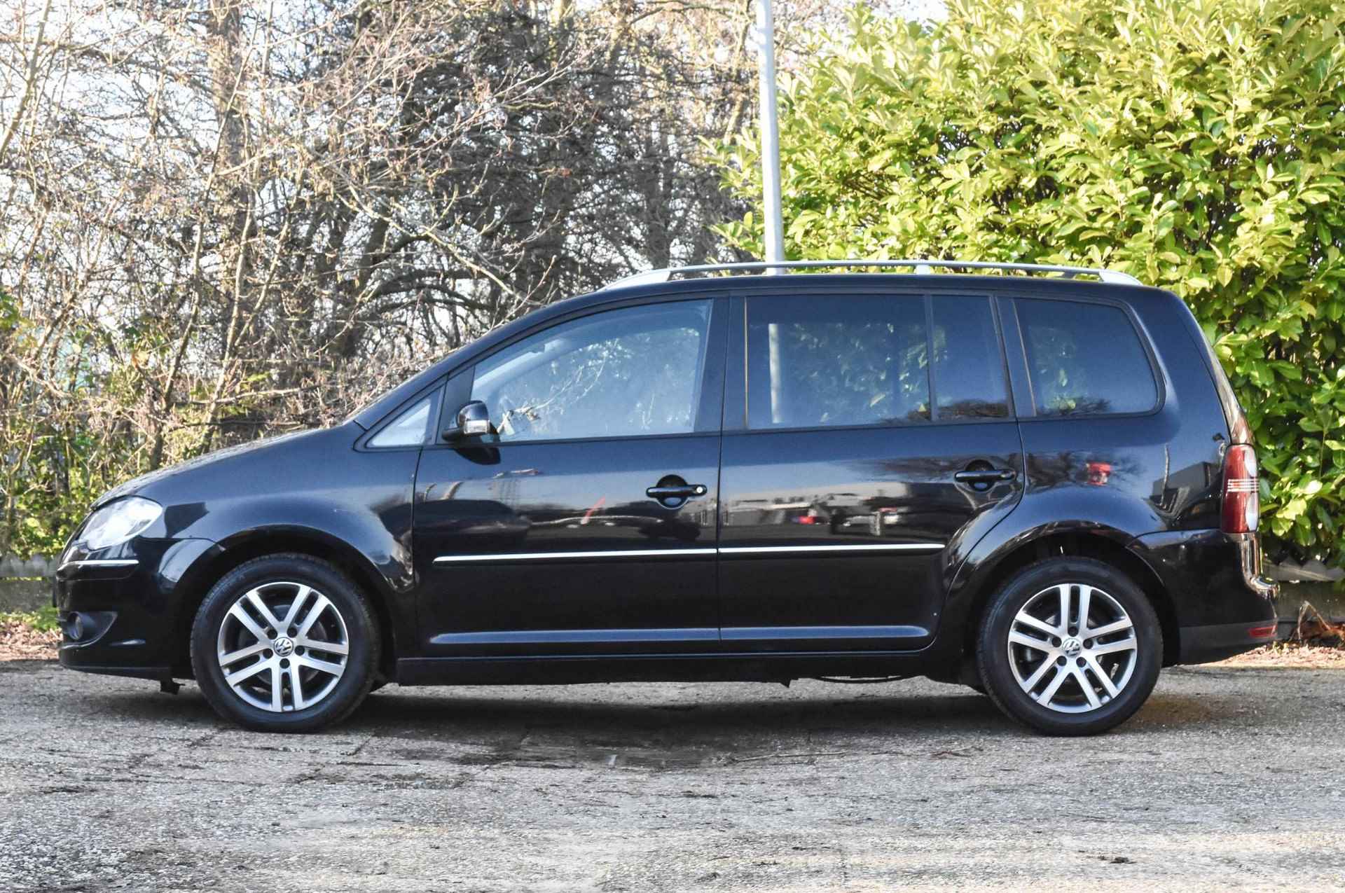 Volkswagen Touran 1.4 TSI Highline automaat / zwart leer / stoelverwarming / schuifdak / cruise control / privacy glass / airconditioning / dakrails - 42/44