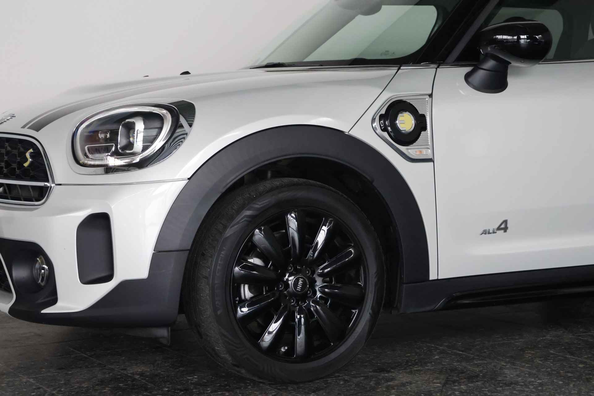 MINI Countryman 2.0 Cooper S E ALL4 Classic / Navi / CarPlay / LED / DAB - 28/29