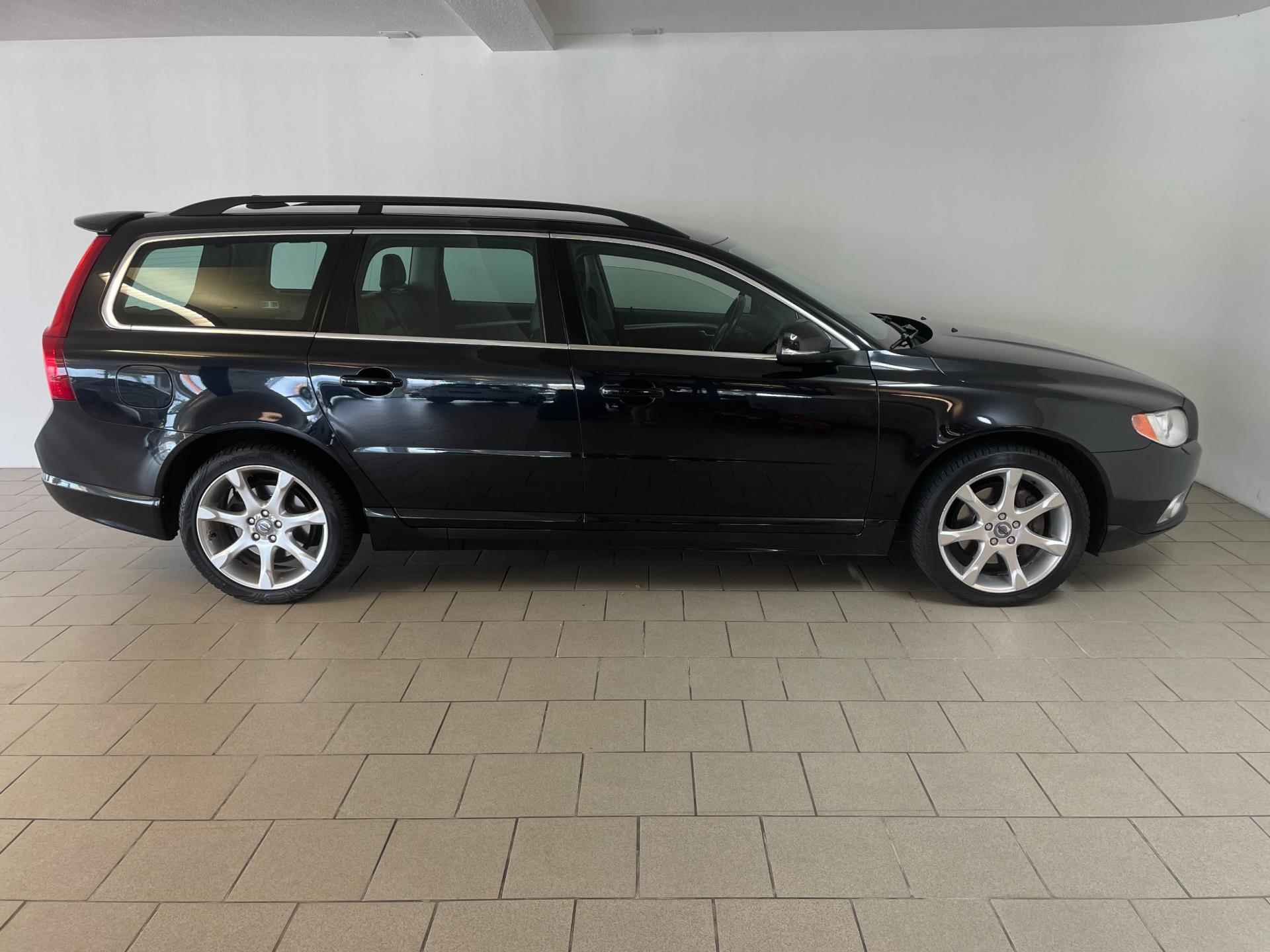 Volvo V70 2.0 D3 Limited Edition AIRCO NAVI CRUISE CAM BLUETOOTH LEER STOELVERW ELEK KLEP SPOILER VELGEN ZEER NETTE AUTO - 9/44