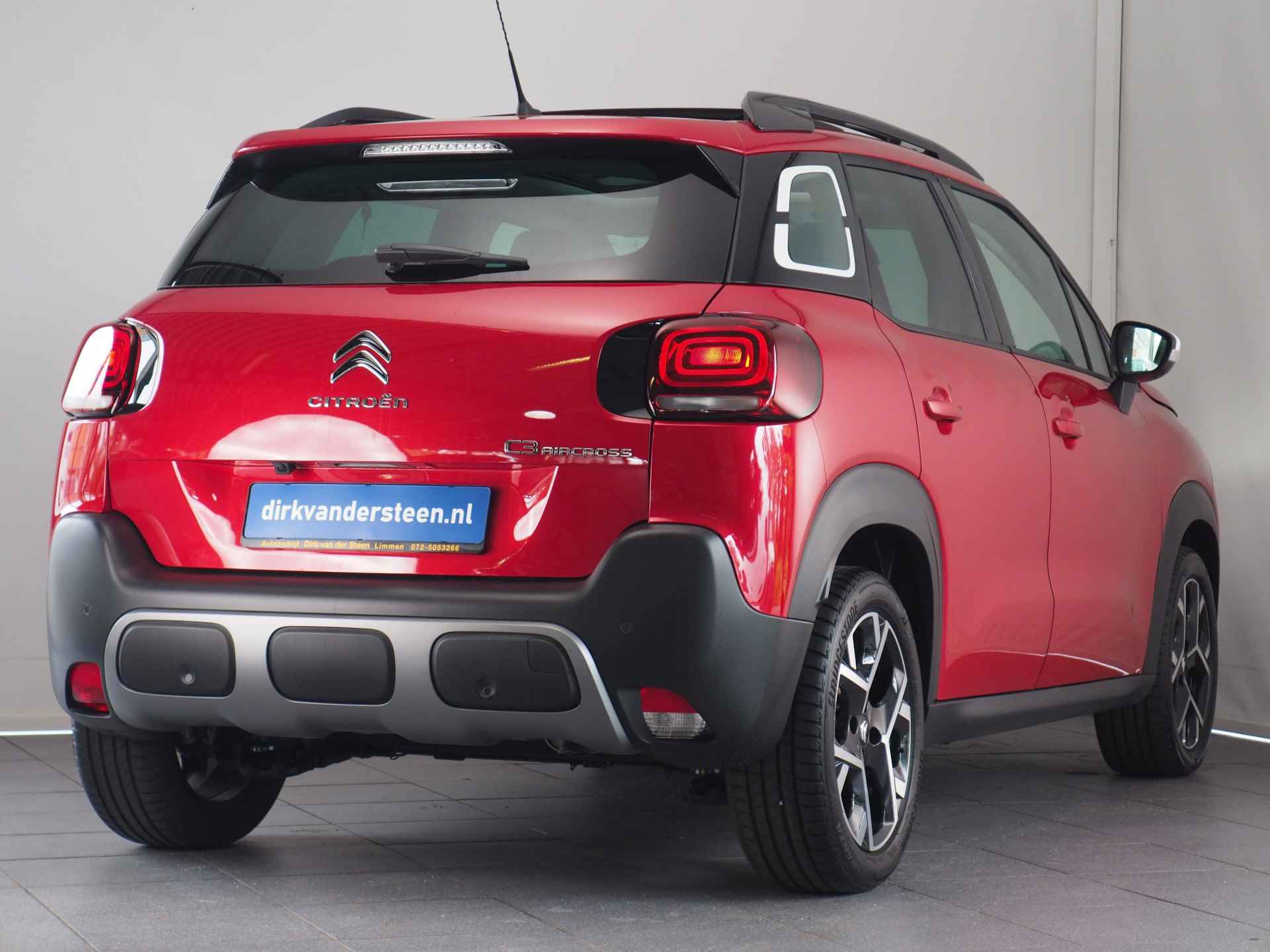 Citroën C3 Aircross 1.2 PureTech Shine | Panoramadak | Achteruitrijcamera | Apple CarPlay/ Android Auto | Cruise Control | Draadloos Telefoonlader | Parkeersensoren Achter | Navigatie - 3/33