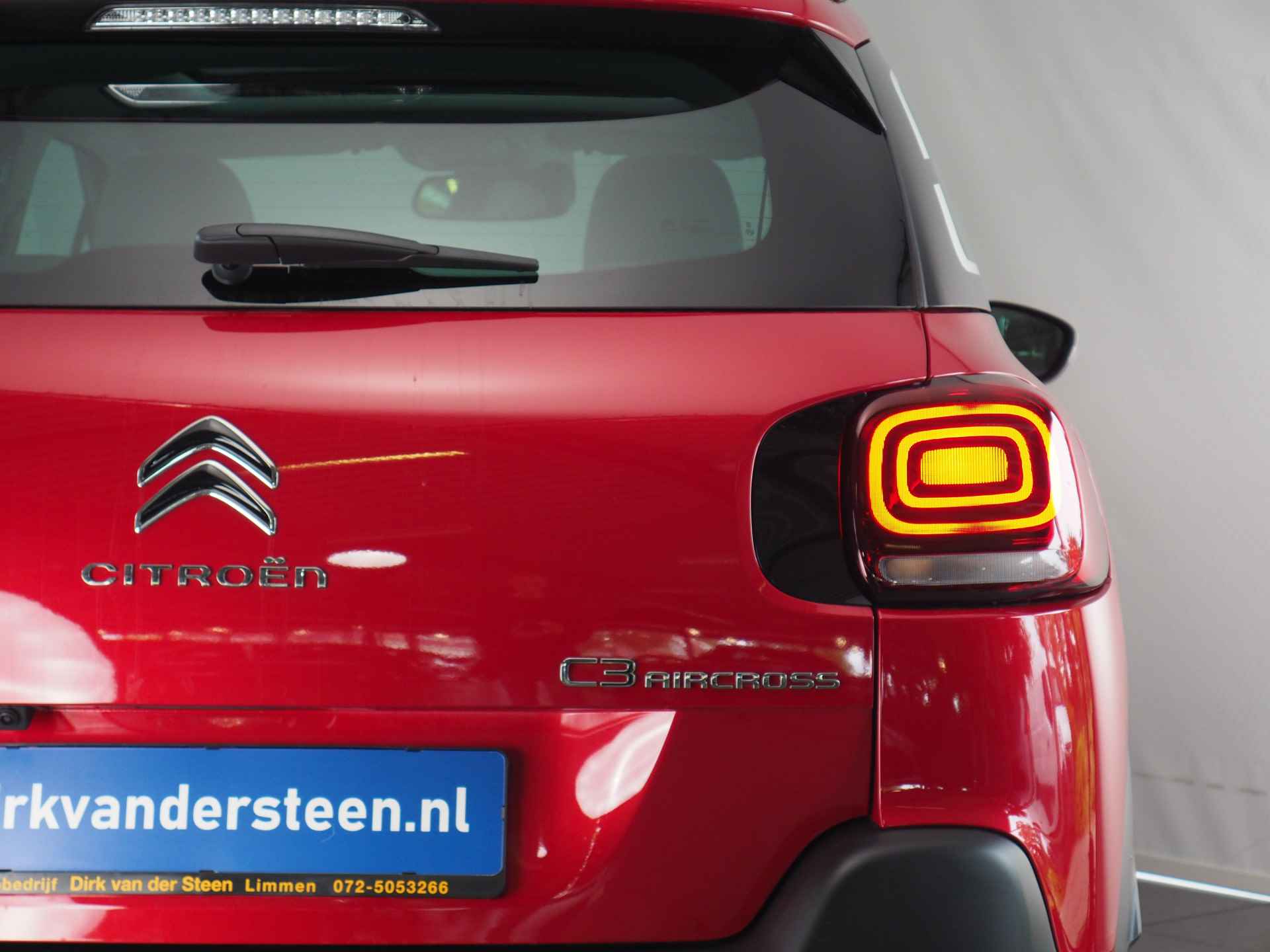 Citroën C3 Aircross 1.2 PureTech Shine | Panoramadak | Achteruitrijcamera | Apple CarPlay/ Android Auto | Cruise Control | Draadloos Telefoonlader | Parkeersensoren Achter | Navigatie - 5/33