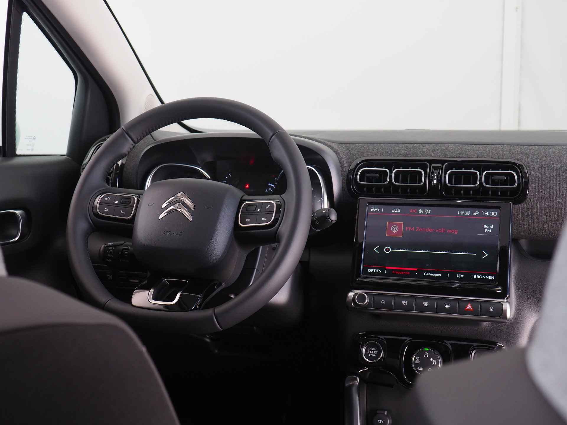 Citroën C3 Aircross 1.2 PureTech Shine | Panoramadak | Achteruitrijcamera | Apple CarPlay/ Android Auto | Cruise Control | Draadloos Telefoonlader | Parkeersensoren Achter | Navigatie - 20/33