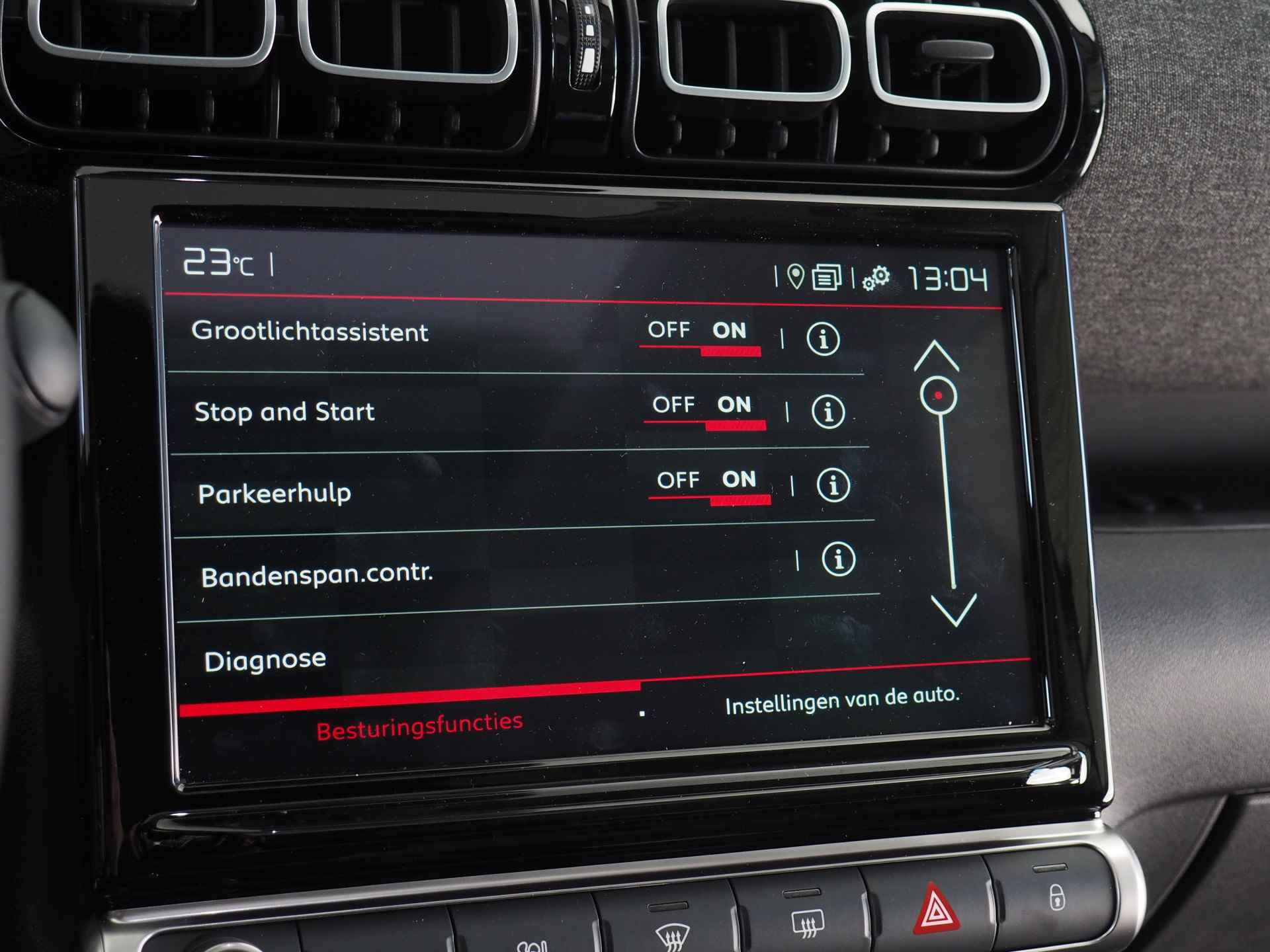 Citroën C3 Aircross 1.2 PureTech Shine | Panoramadak | Achteruitrijcamera | Apple CarPlay/ Android Auto | Cruise Control | Draadloos Telefoonlader | Parkeersensoren Achter | Navigatie - 29/33