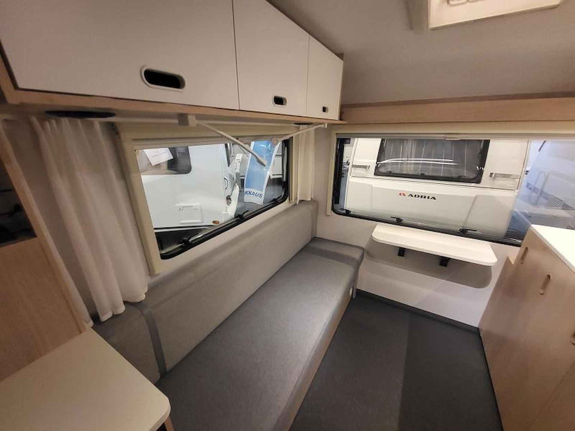 Adria Aviva 422 PY eigenlijk nog nieuw - 8/18