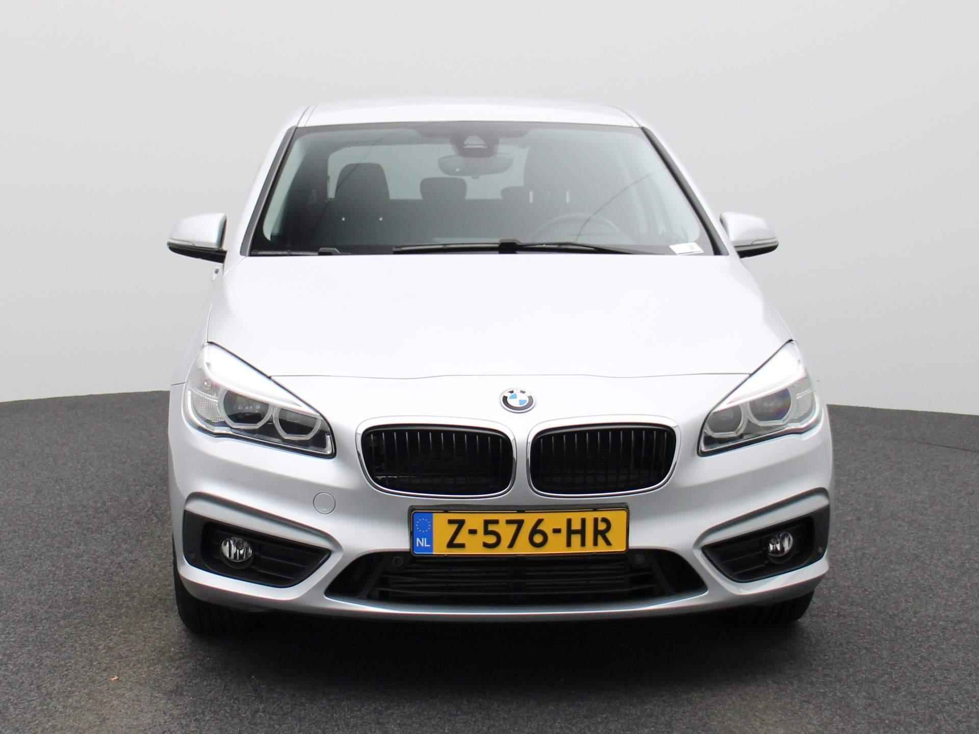 BMW 2-serie Active Tourer 225i xDrive | ELEKTRISCHE BESTUURDERSSTOEL MET GEHEUGEN | | NAVIGATIE | ACHTERUITRIJCAMERA | HEAD-UP DISPLAY | STOELVERWARMING | PARKEERSENBSOREN VOOR + ACHTER | PARKEERASSISTENT | LED | - 3/36