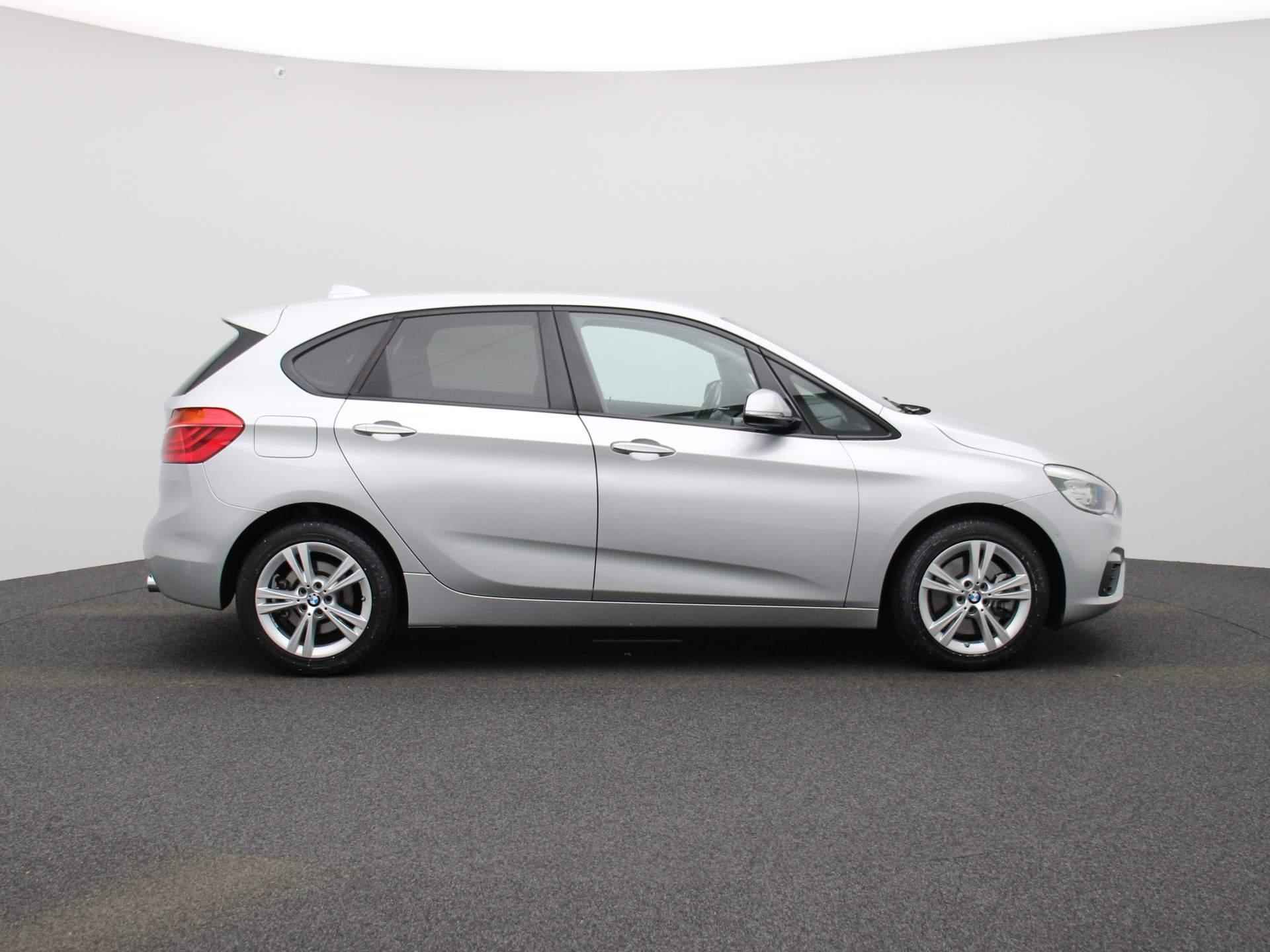 BMW 2-serie Active Tourer 225i xDrive | ELEKTRISCHE BESTUURDERSSTOEL MET GEHEUGEN | | NAVIGATIE | ACHTERUITRIJCAMERA | HEAD-UP DISPLAY | STOELVERWARMING | PARKEERSENBSOREN VOOR + ACHTER | PARKEERASSISTENT | LED | - 6/36