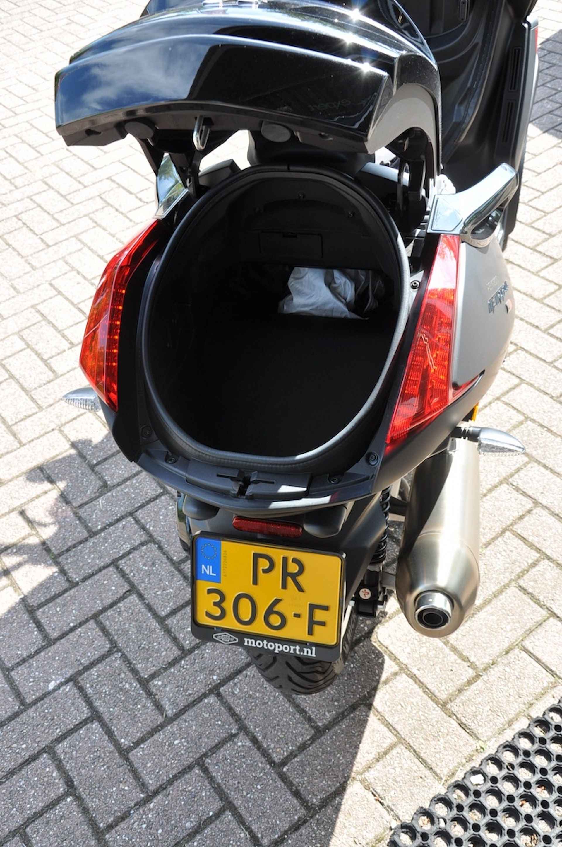 Peugeot Scooter RX-R met druppellader Metropolis - 11/15