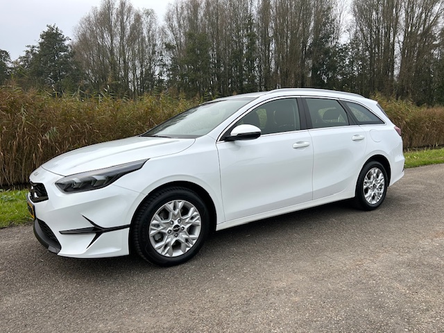 Kia Ceed Sw 1.0 T-GDi 120pk MHEV DCT7 DynamicLine | Navigatie | Apple carplay/ Android auto | Camera | Climate control | All-season banden | NAP | Rijklaar prijs!