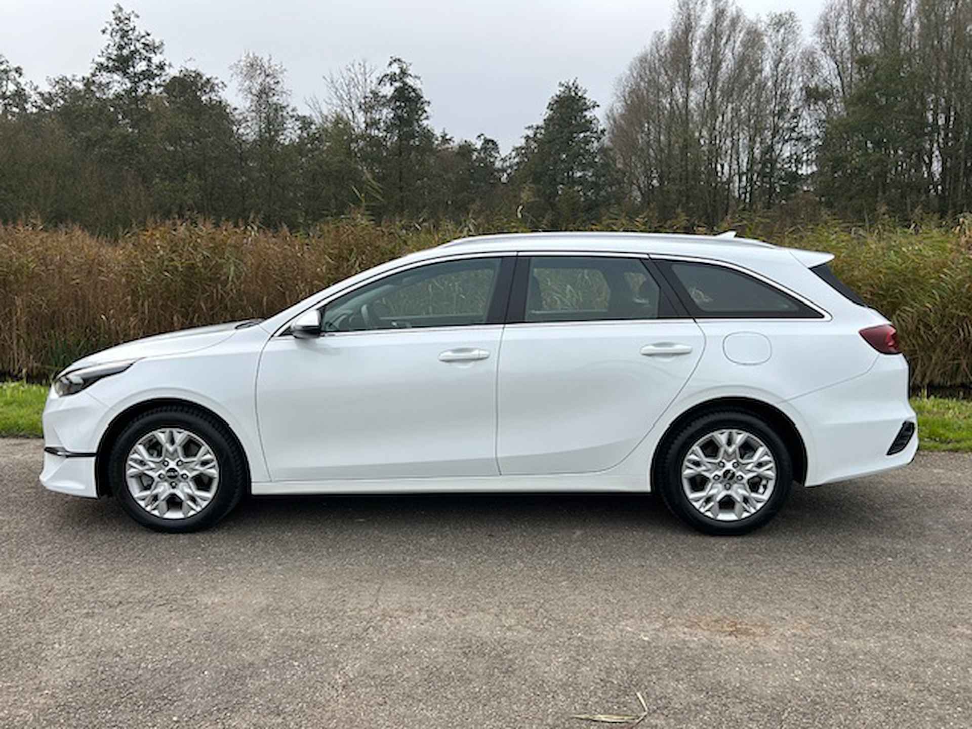 Kia Ceed Sw 1.0 T-GDi 120pk MHEV DCT7 DynamicLine | Navigatie | Apple carplay/ Android auto | Camera | Climate control | All-season banden | NAP | Rijklaar prijs! - 4/25