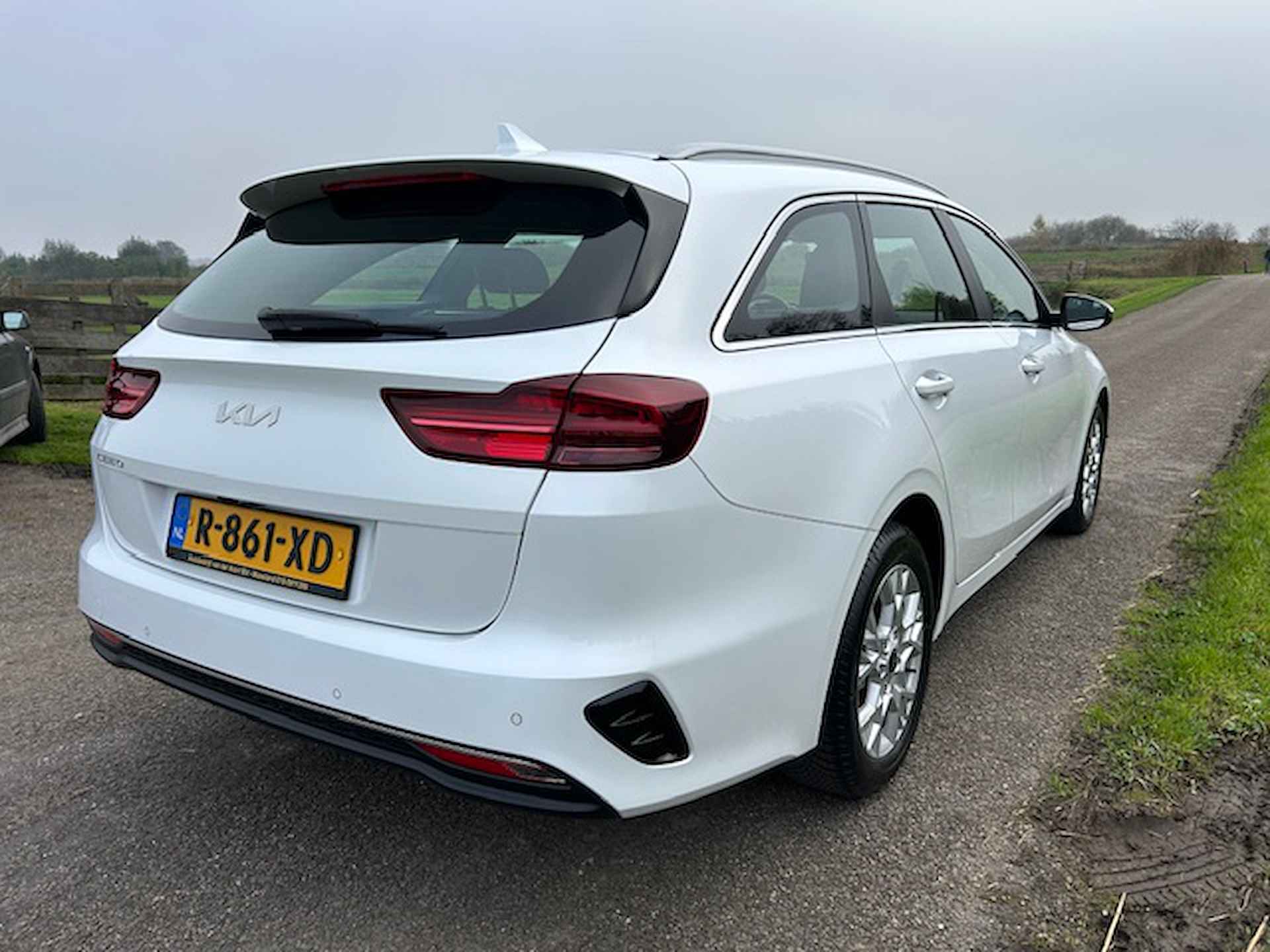 Kia Ceed Sw 1.0 T-GDi 120pk MHEV DCT7 DynamicLine | Navigatie | Apple carplay/ Android auto | Camera | Climate control | All-season banden | NAP | Rijklaar prijs! - 8/25