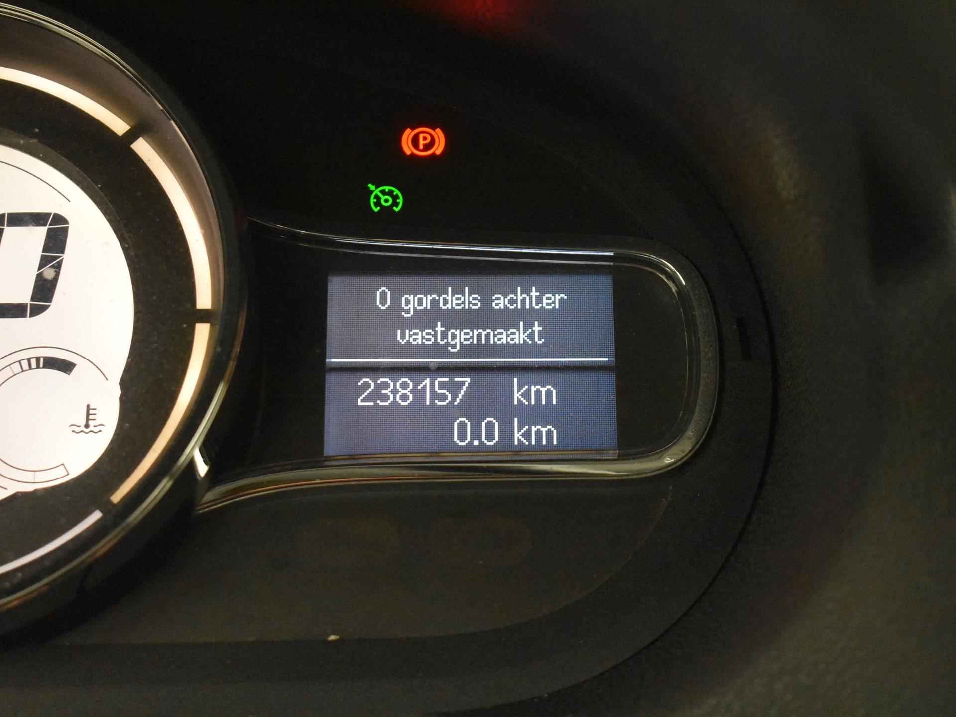 Renault Mégane Estate 1.5 DCI + AIRCO / CRUISE CONTROL - 19/23