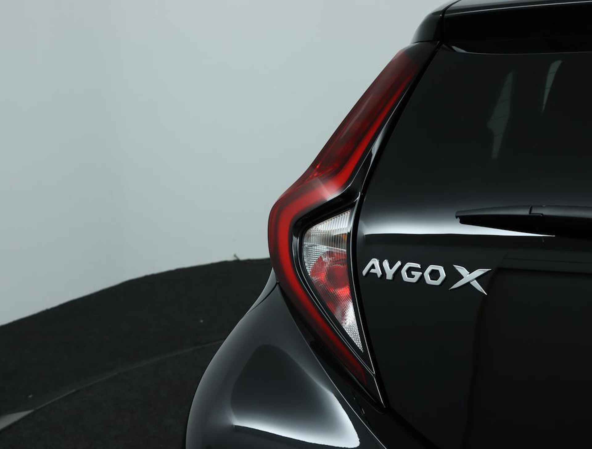 Toyota Aygo X 1.0 VVT-i S-CVT Premium | Design Pack | Open dak | Adaptive Cruise Control | Navigatie | Apple Carplay | Android Auto | - 36/44