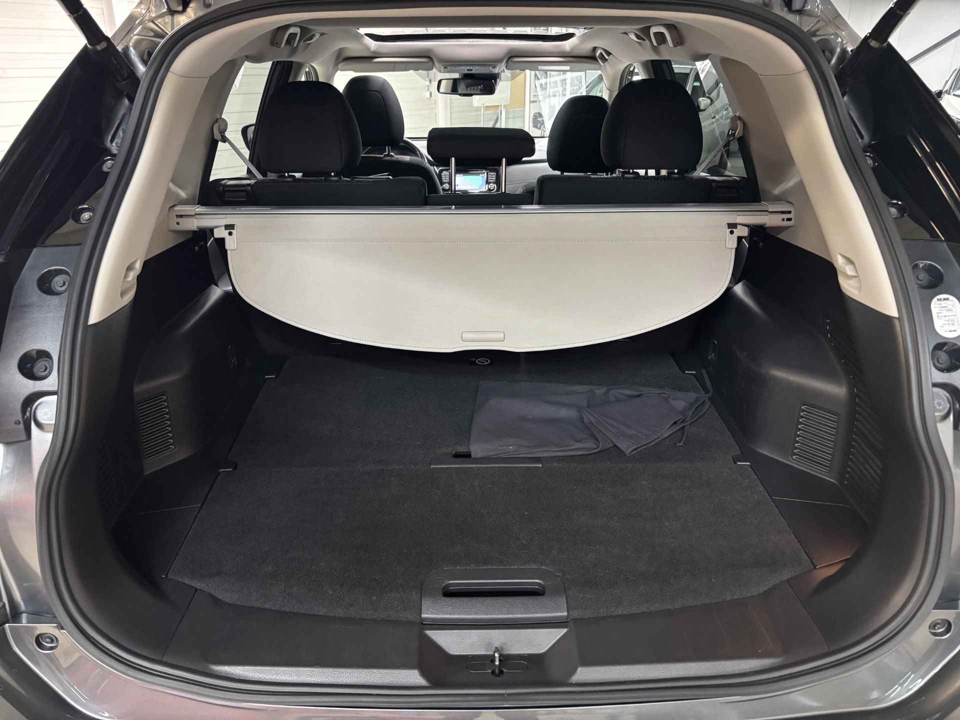 Nissan X-Trail 1.3 DIG-T N-Connecta AUTOMAAT / Trekhaak / Automatische airco / Apple Car Play & Android Auto / Cruise control / DAB / Elektrisch glazen panorama-dak / Lichtmetalen velgen 18" / Parkeersensoren voor + achter / Navigatiesysteem full map / Rondomzichtcamera - 15/46