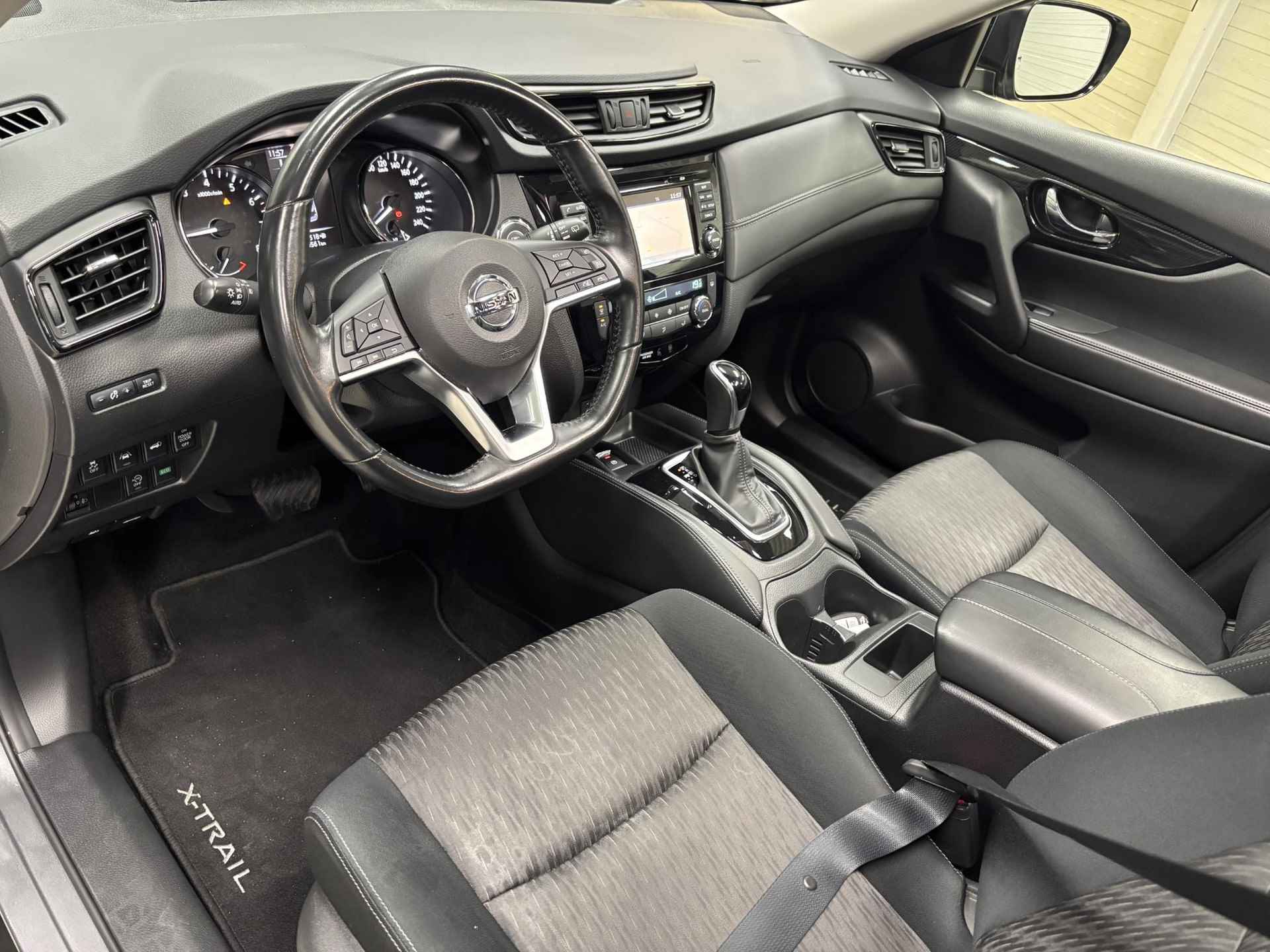 Nissan X-Trail 1.3 DIG-T N-Connecta AUTOMAAT / Trekhaak / Automatische airco / Apple Car Play & Android Auto / Cruise control / DAB / Elektrisch glazen panorama-dak / Lichtmetalen velgen 18" / Parkeersensoren voor + achter / Navigatiesysteem full map / Rondomzichtcamera - 38/46