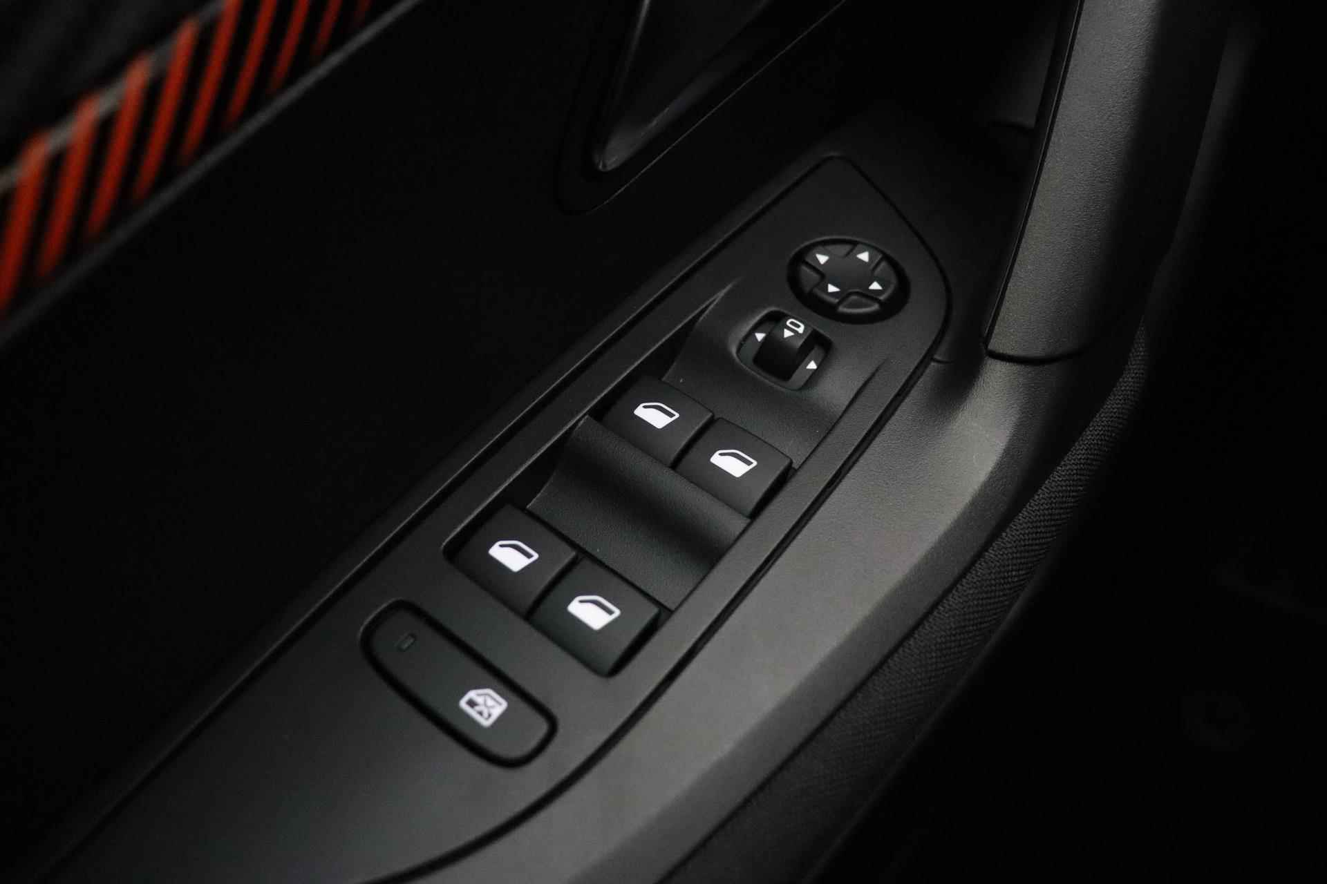 Peugeot e-2008 EV Active Pack 50 kWh | Navigatie | Stoelverwarming | Camera | Keyless | Lichtmetalen velgen - 19/35
