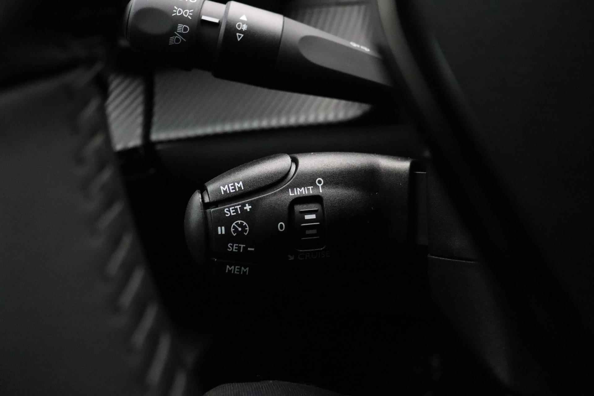 Peugeot e-2008 EV Active Pack 50 kWh | Navigatie | Stoelverwarming | Camera | Keyless | Lichtmetalen velgen - 27/35